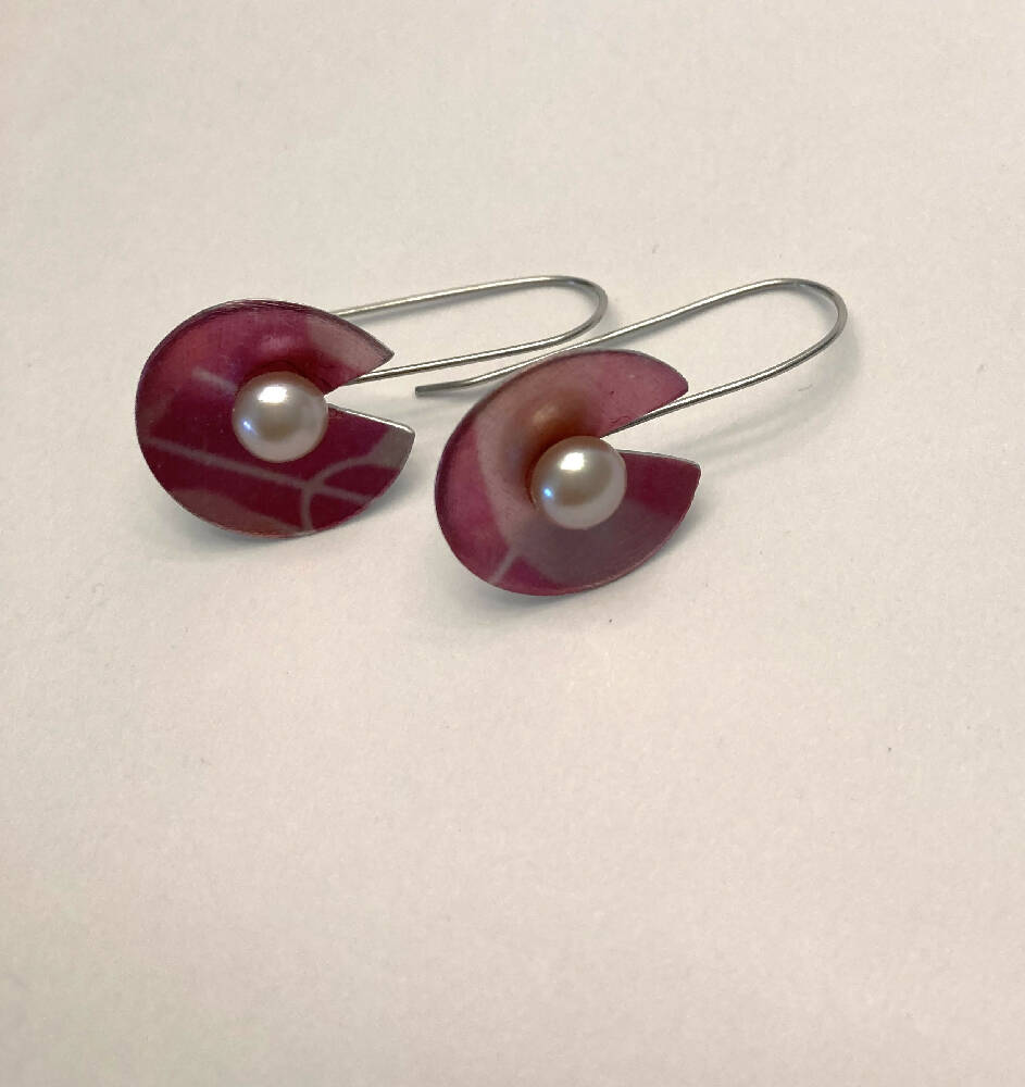 Anodised aluminium and pearl earrings - Pretty in Pink Collection