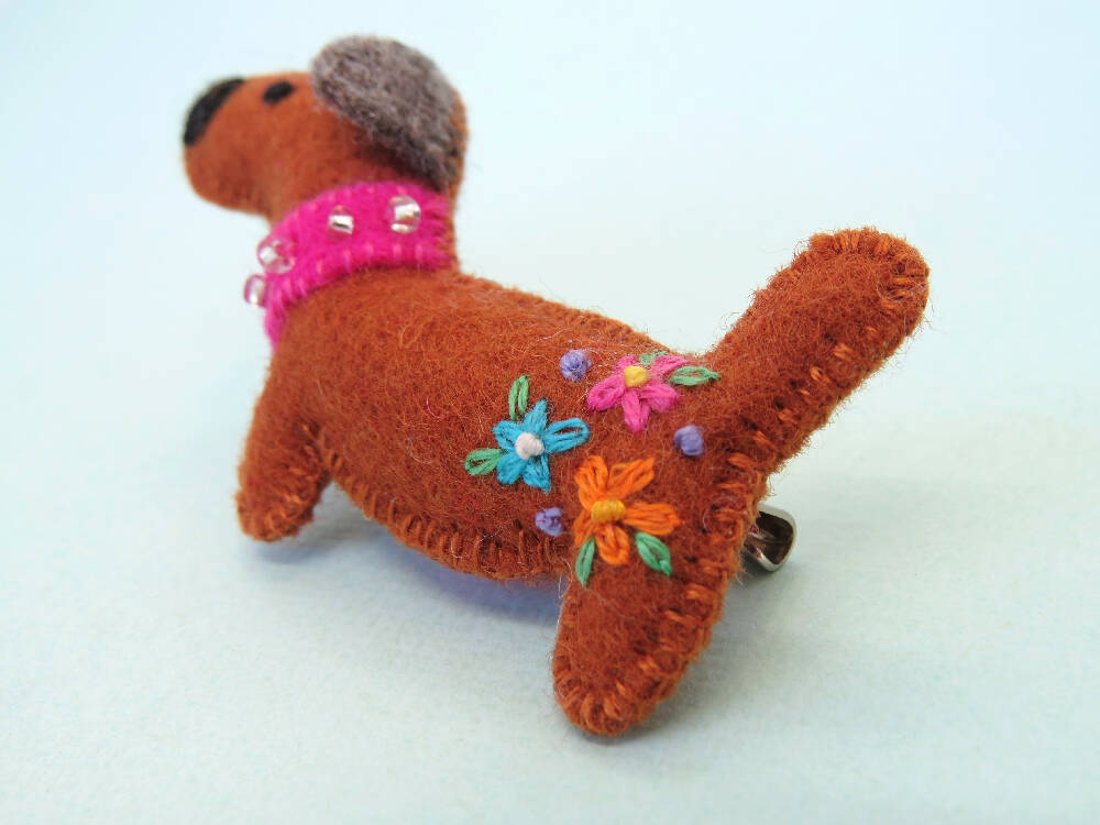 Dachshund Brooch - Wool Felt - Embroidered Dog
