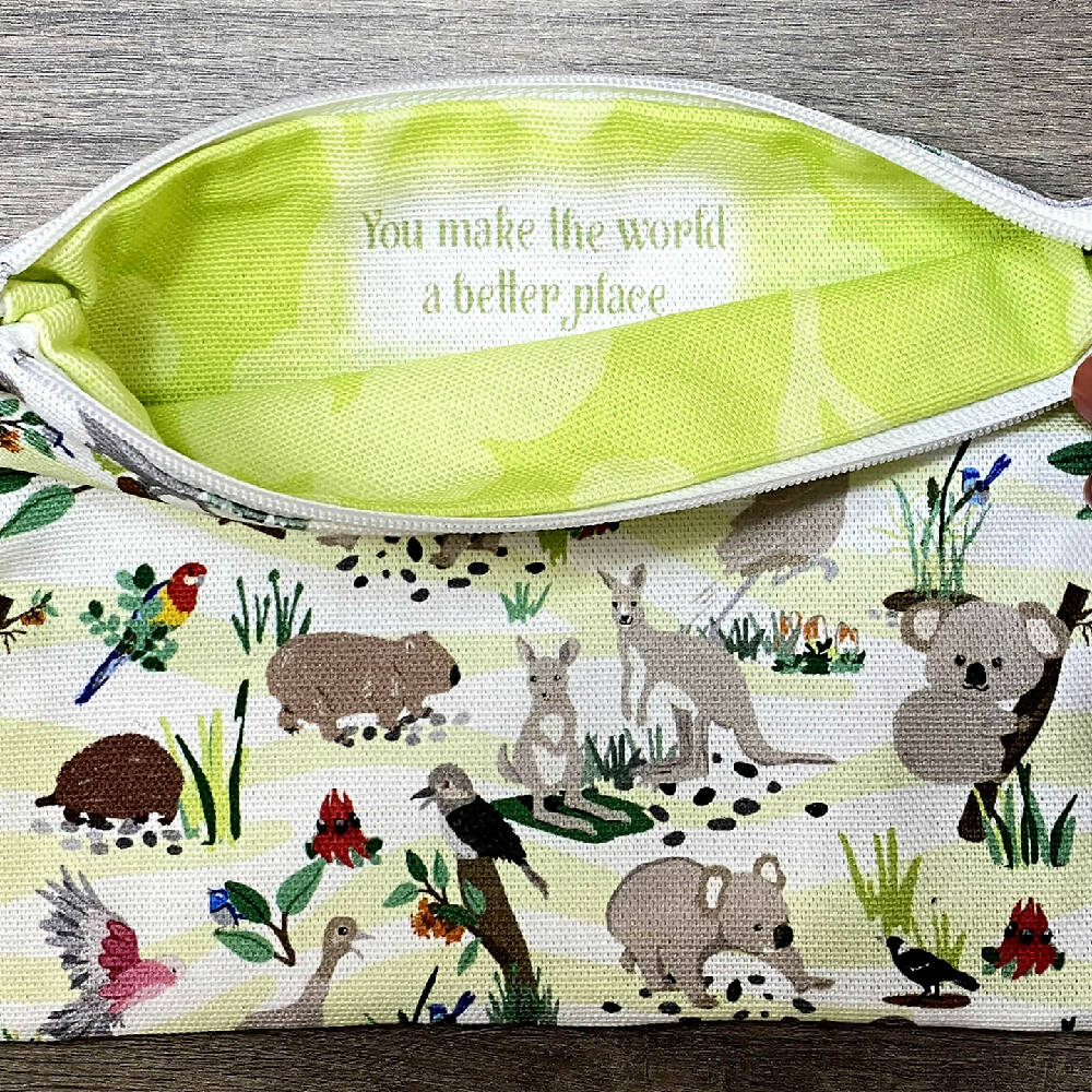 zp-013-Australian-Animals-in-Wildlife-Park-Zipper-Pouch-G