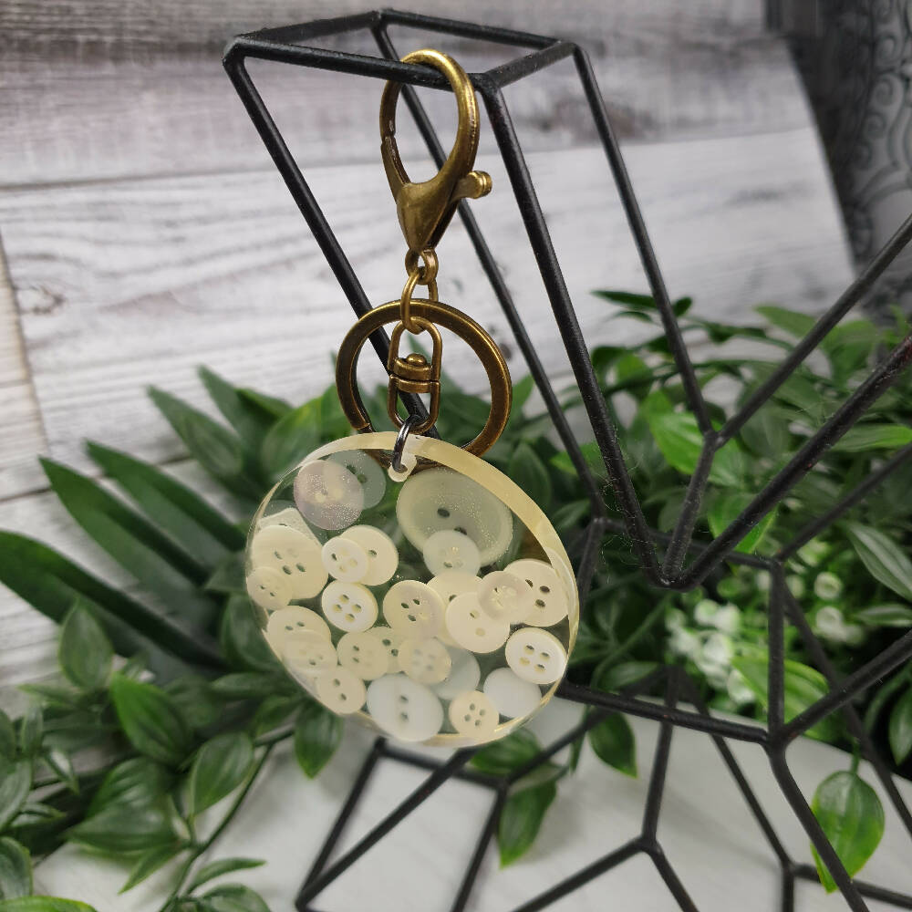 Keyring - Cream White Buttons - Round - Resin - 6cm