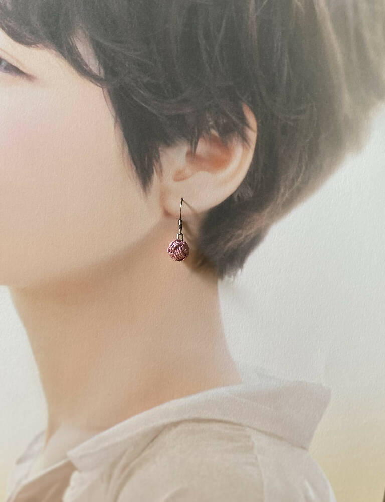 Mizuhiki round earrings