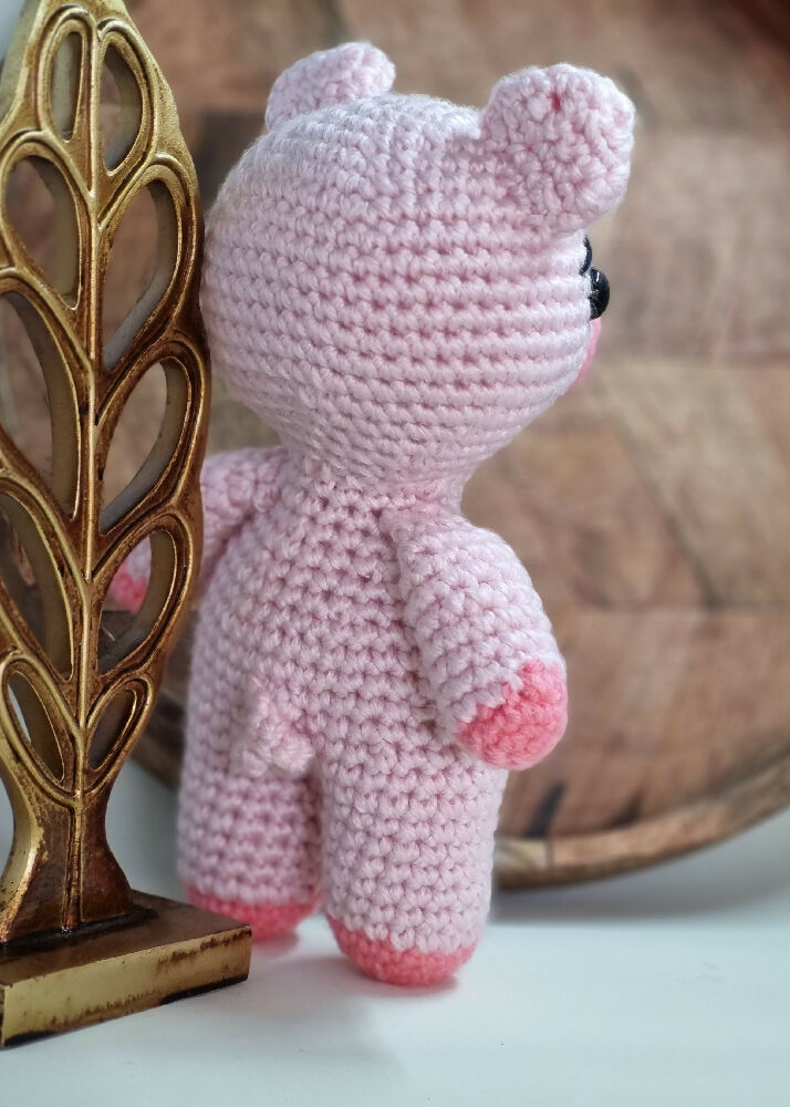 Pig crochet toy