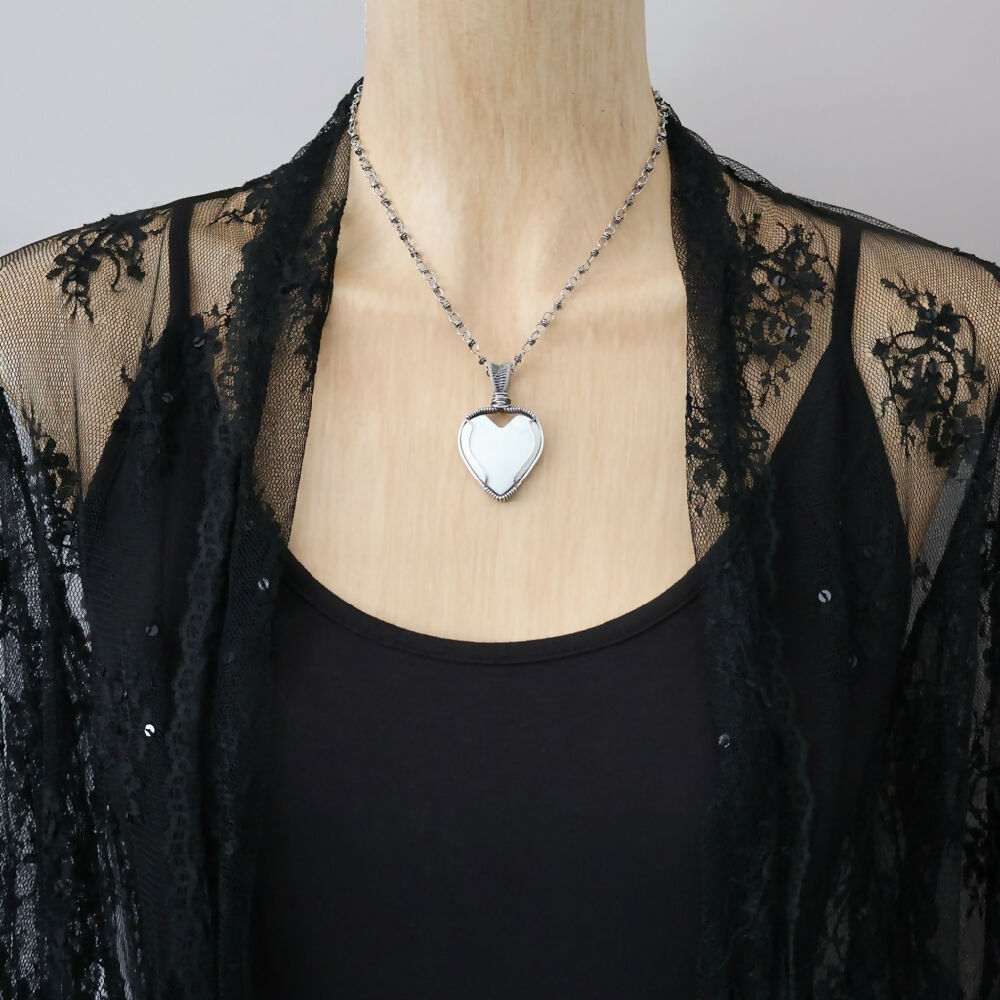 PJS05754_08_HowliteHeartPendant_C