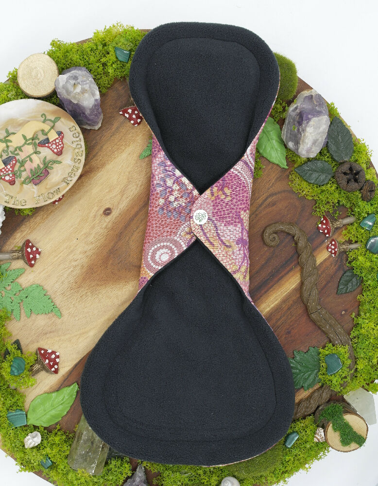 Eco-friendly reusable cloth pad 14" heavy (Mega Curvy Flare) - Hippy snail