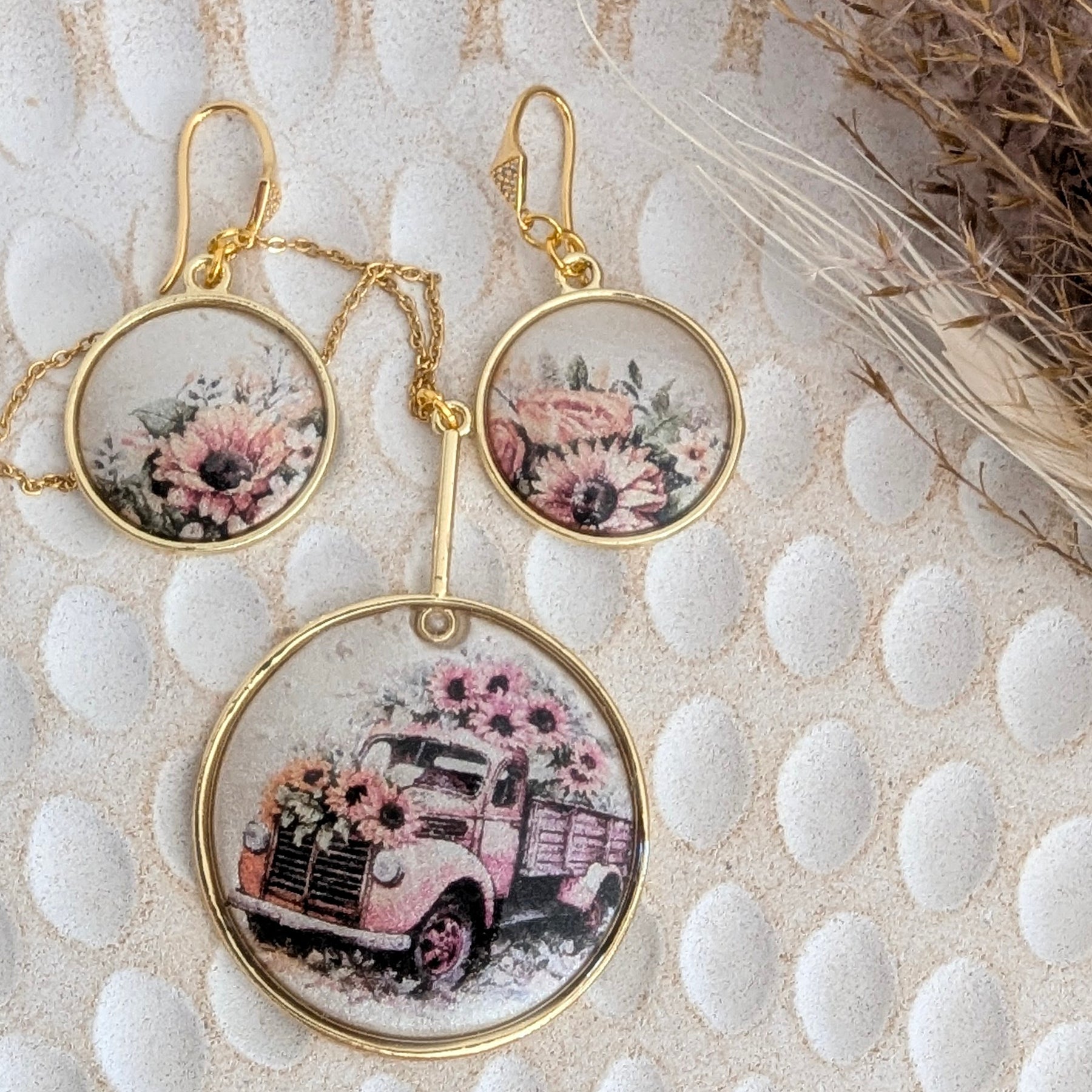 Rustic Truck and Sunflowers Pendant and Earrings Set.