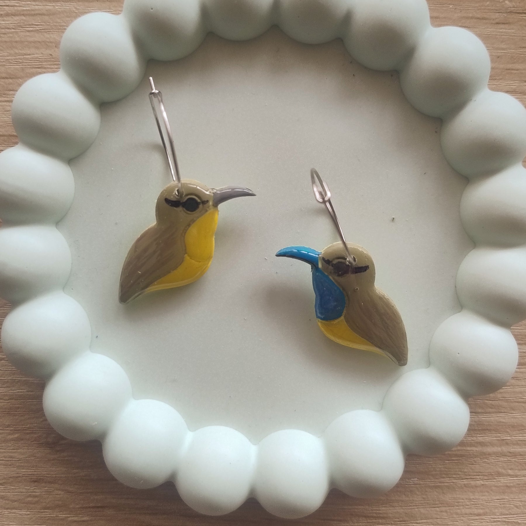 Garden (Olive-backed) Sunbird Dangles