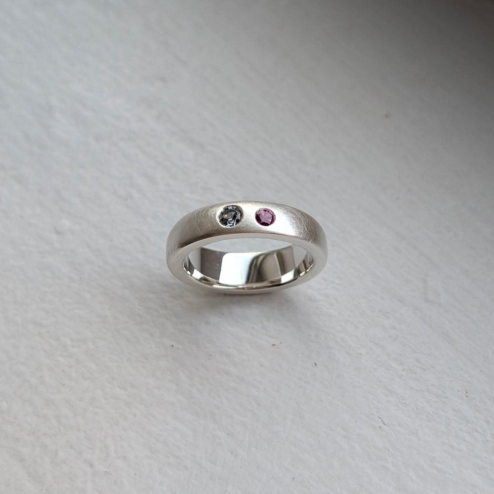 handmade rhodolite garnet × grey spinel × offset ring