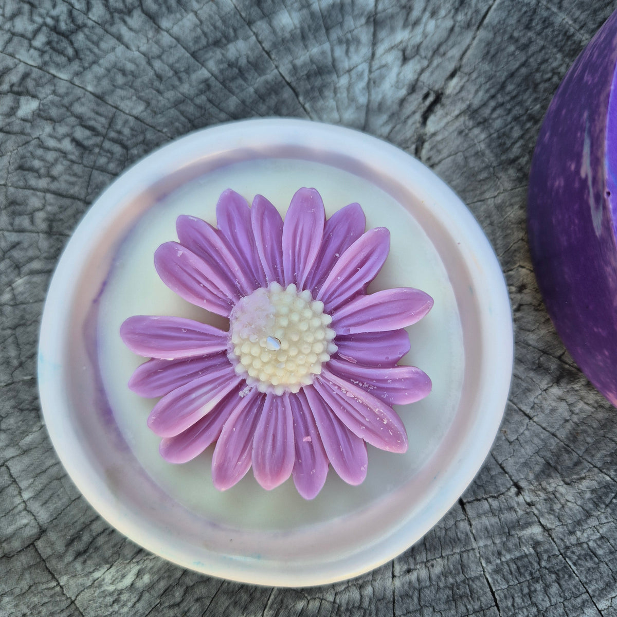 Small organic shape concrete bowl candle with sandalwood