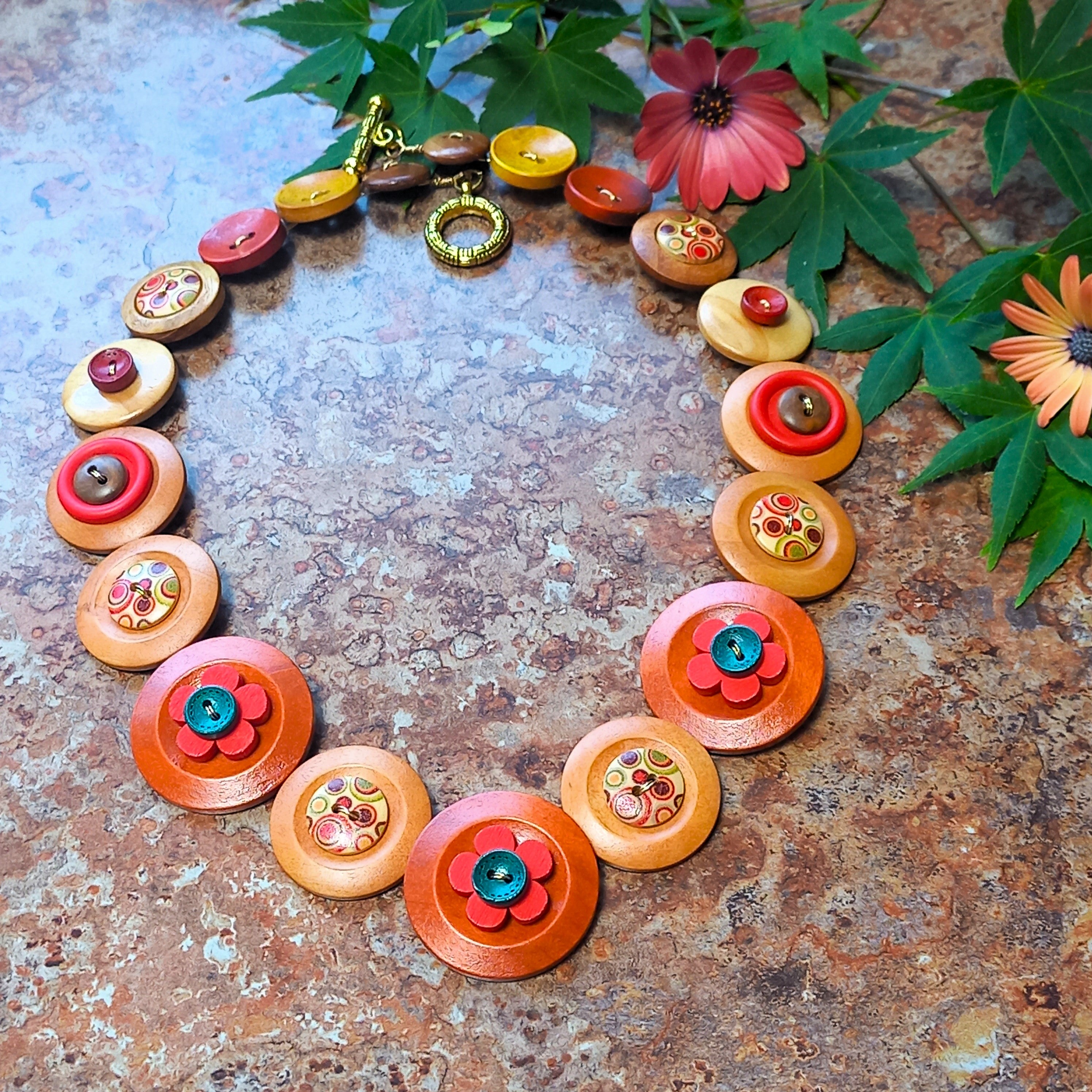 Button necklace - Redwood