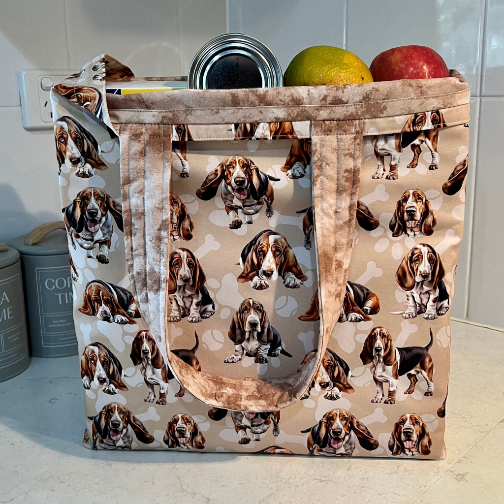 Grocery Tote ... Bassett Hound ... Lined with storage pouch