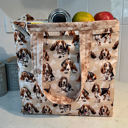 Grocery Tote ... Bassett Hound ... Lined with storage pouch