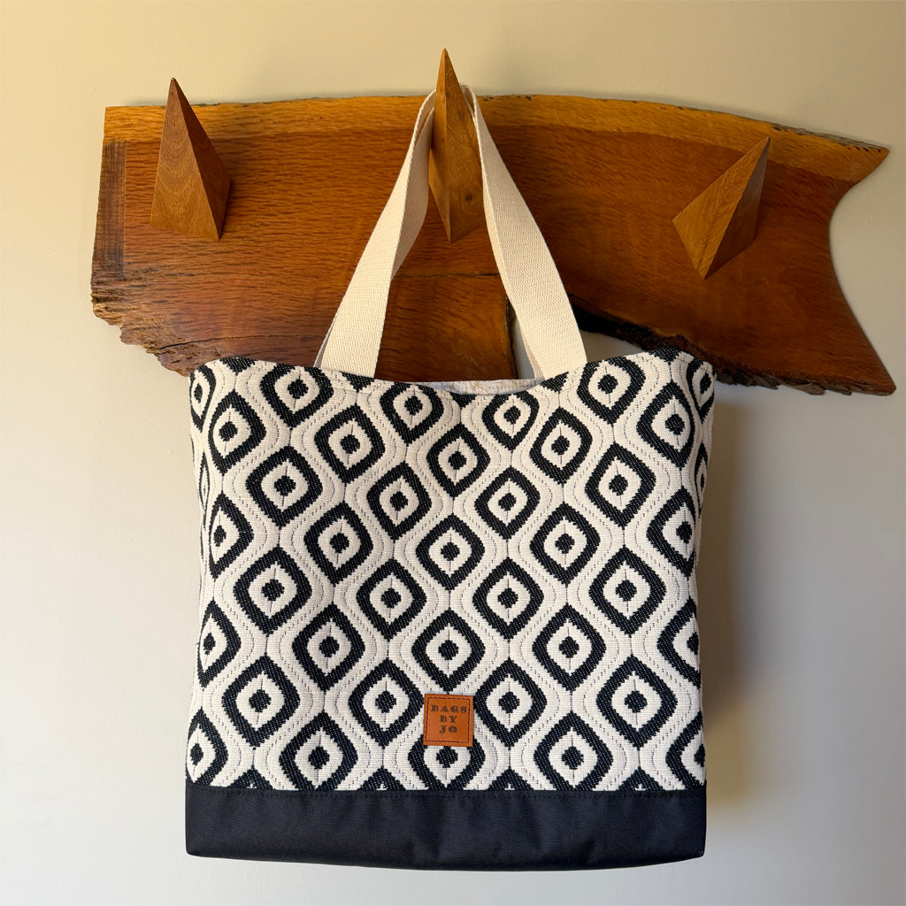 Tote bag with pockets