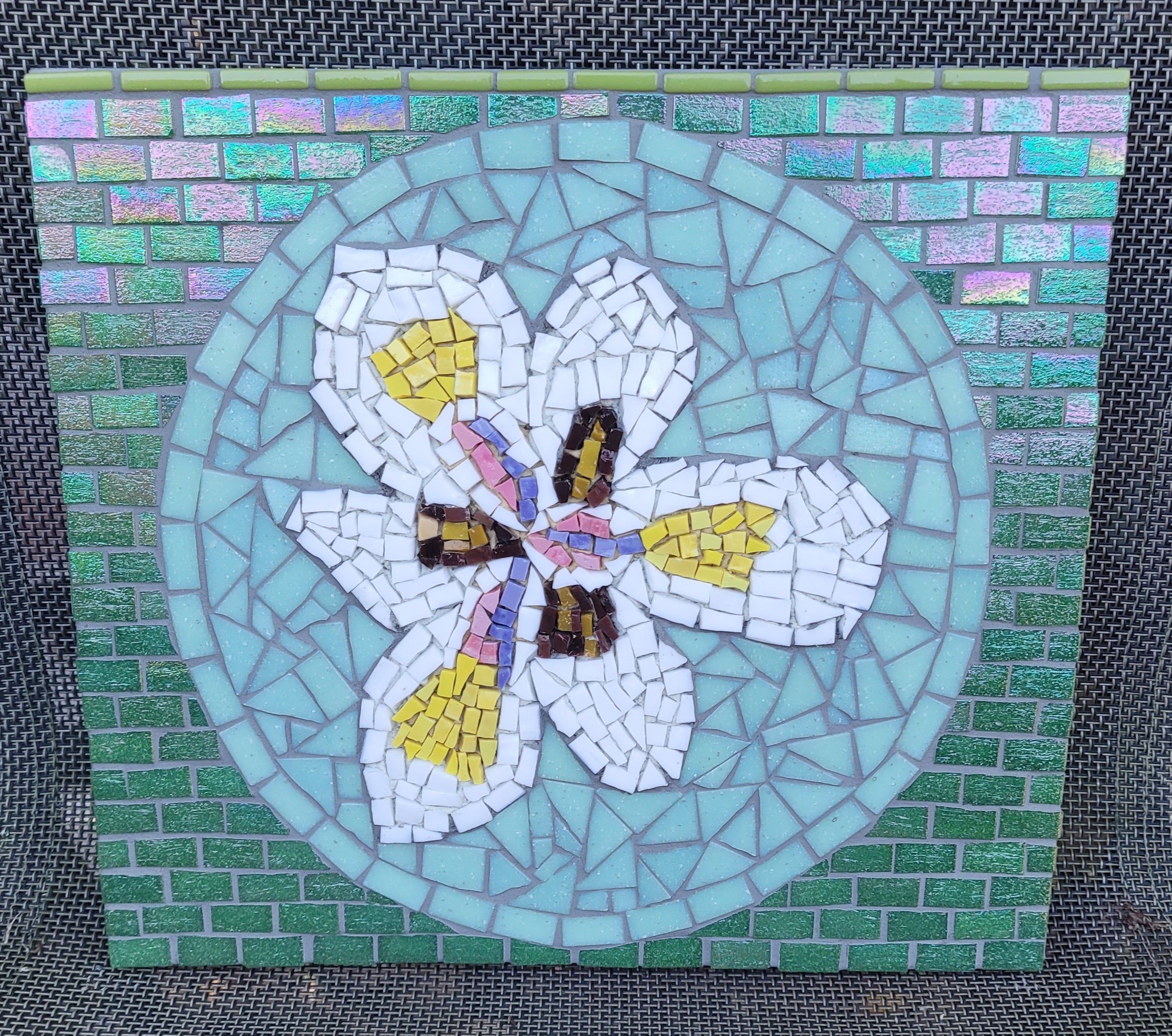 Serene Smalti Mosaic Flower