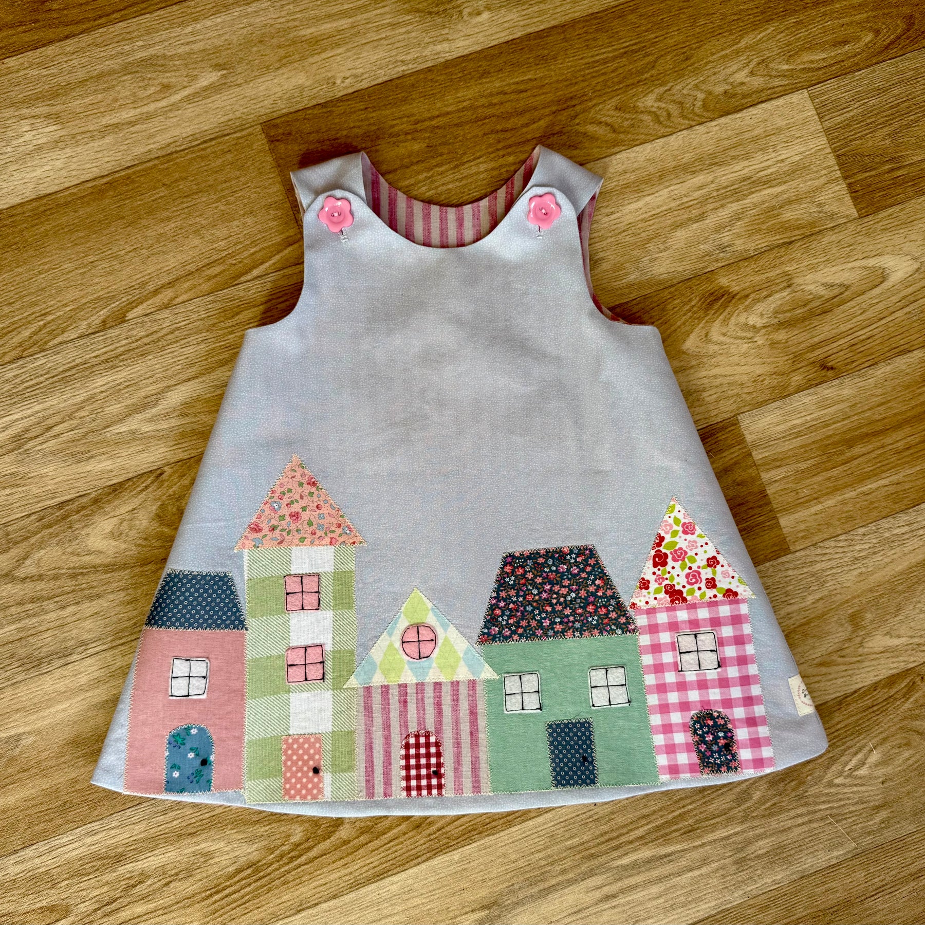 Girls little houses pinafore dress,size 2 .