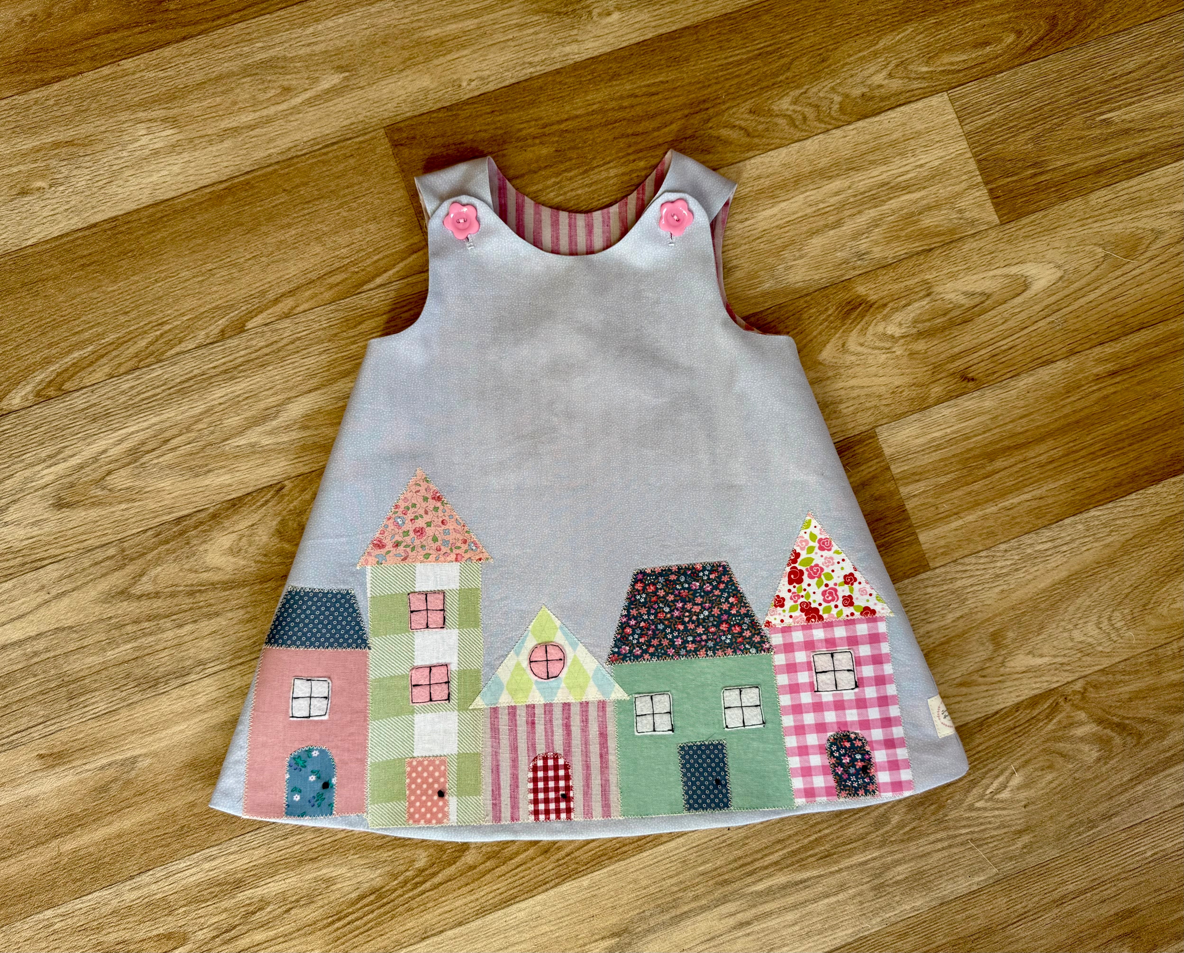Girls little houses pinafore dress,size 2 .