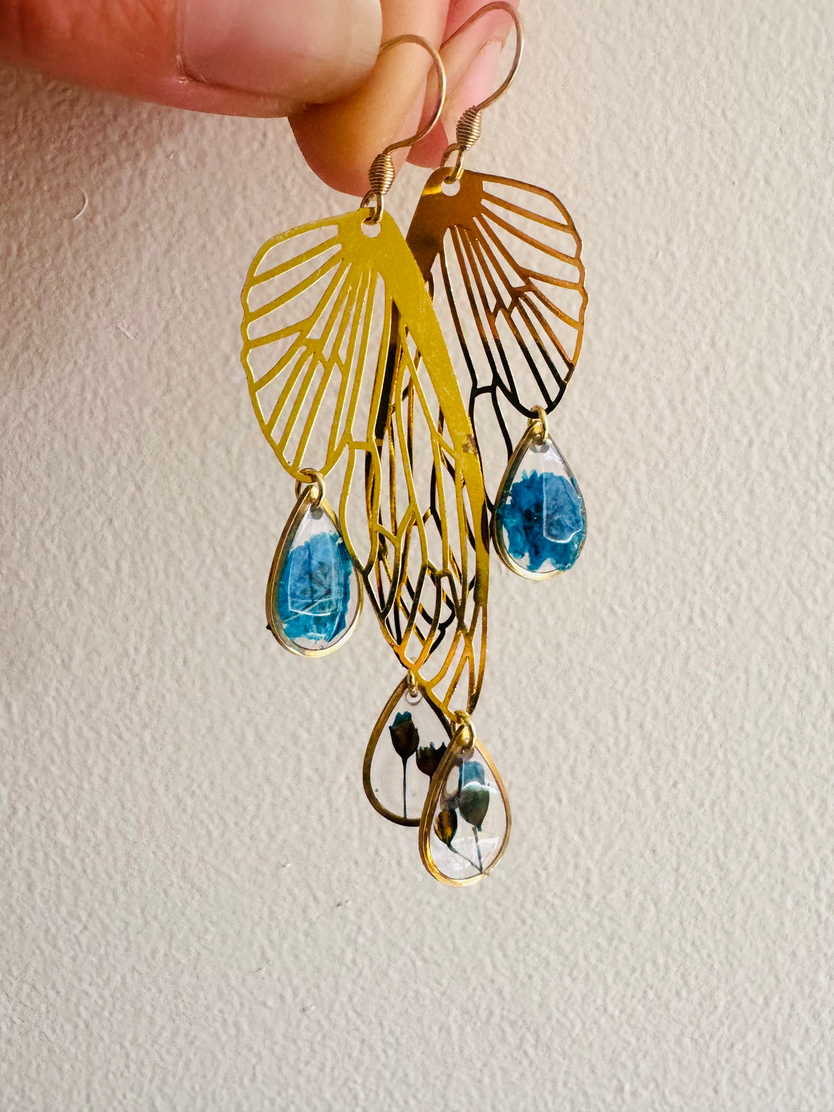 Butterfly resin earring with blue pressed flowers