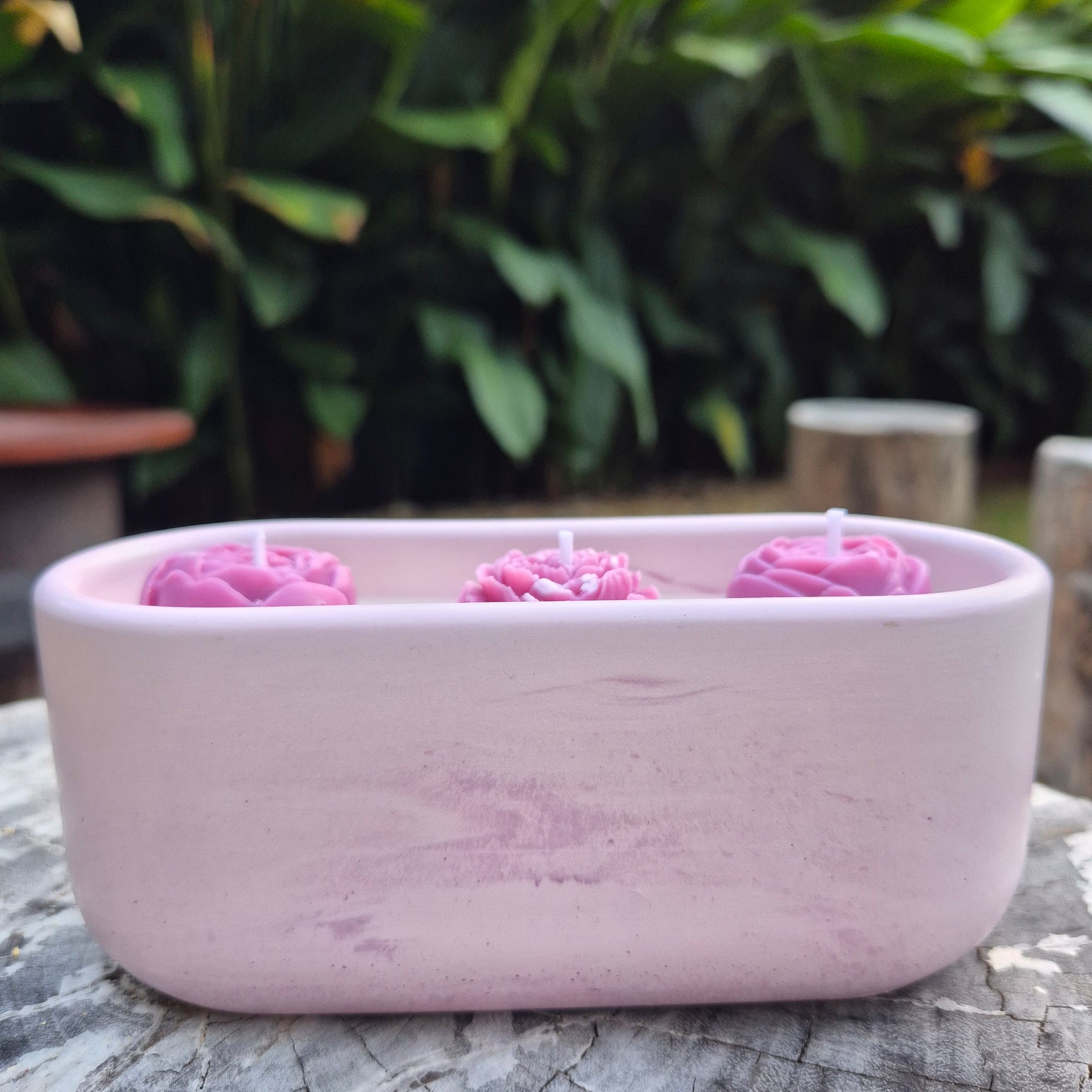 Lilac concrete bowl candle scented with gardenia and rose