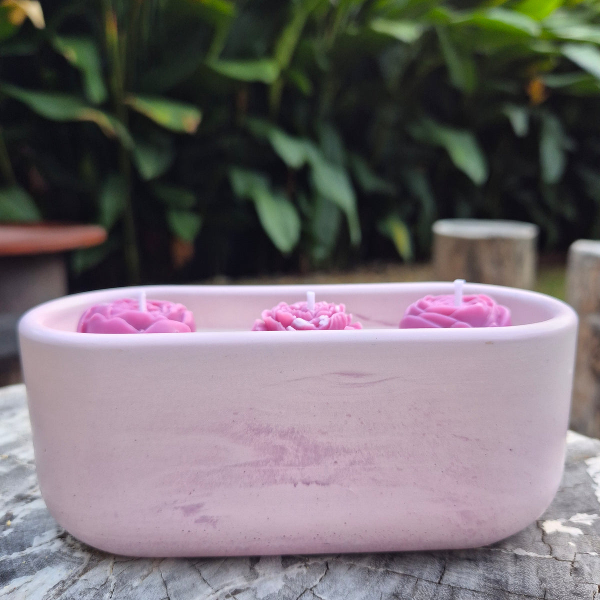 Lilac concrete bowl candle scented with gardenia and rose