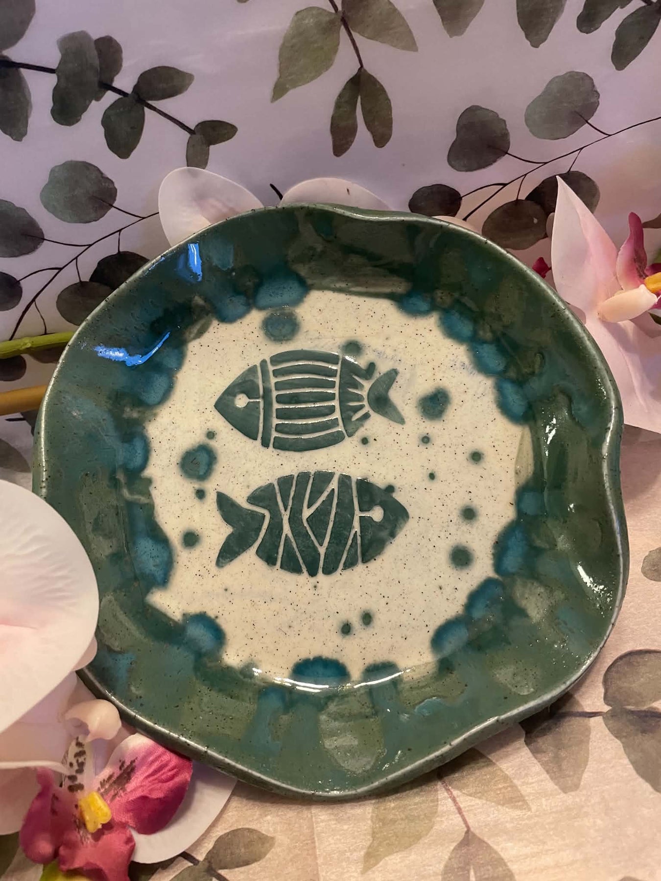 Stencilled fish bowl/dish