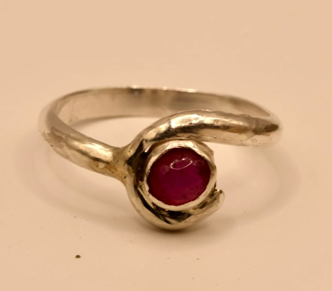 Slim 925 Band and little Cabachon Ruby