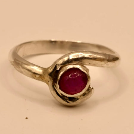 Slim 925 Band and little Cabachon Ruby