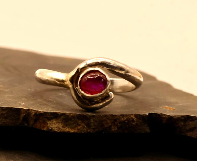 Slim 925 Band and little Cabachon Ruby