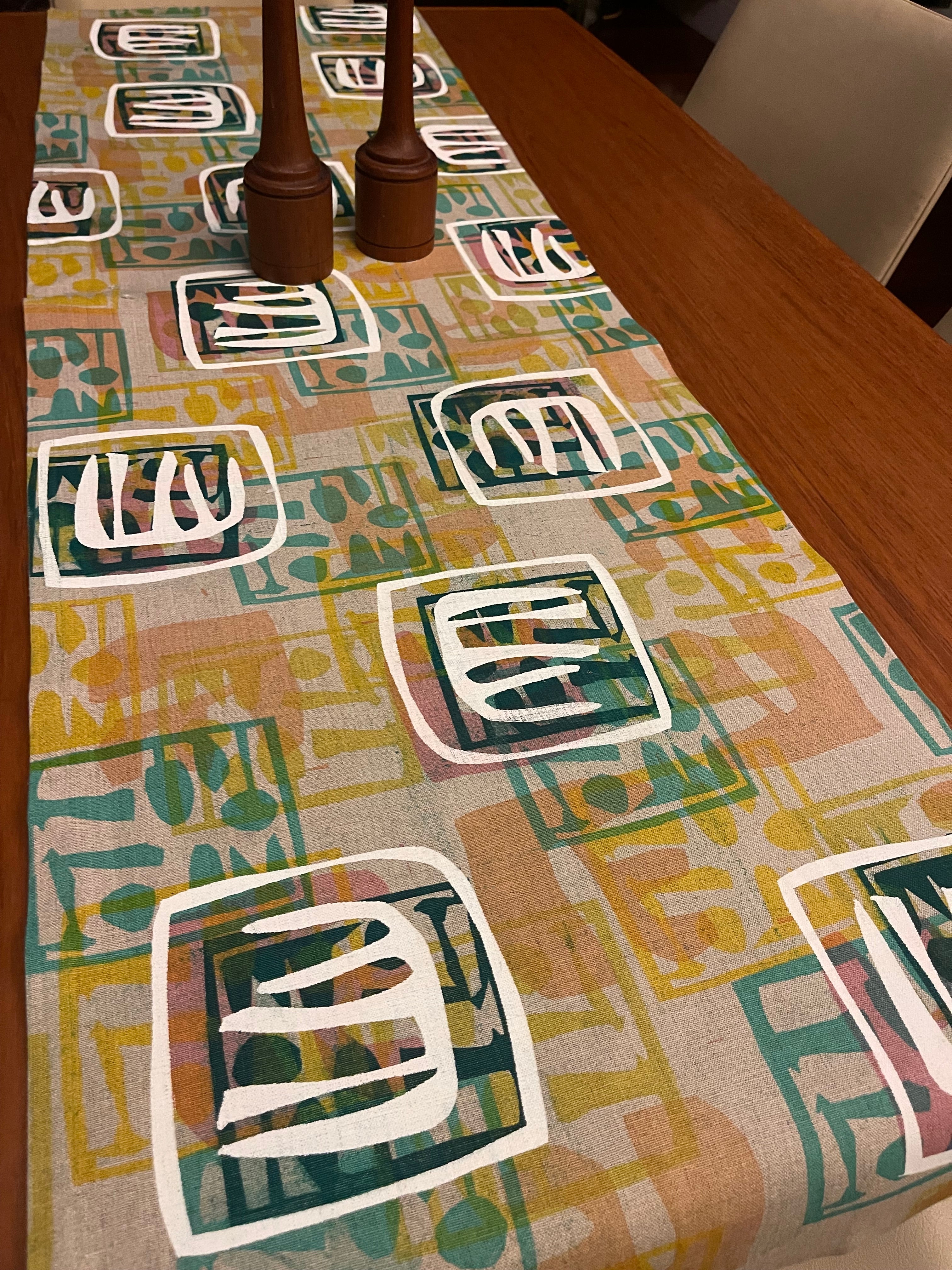 Table runner - white on turquoise motif