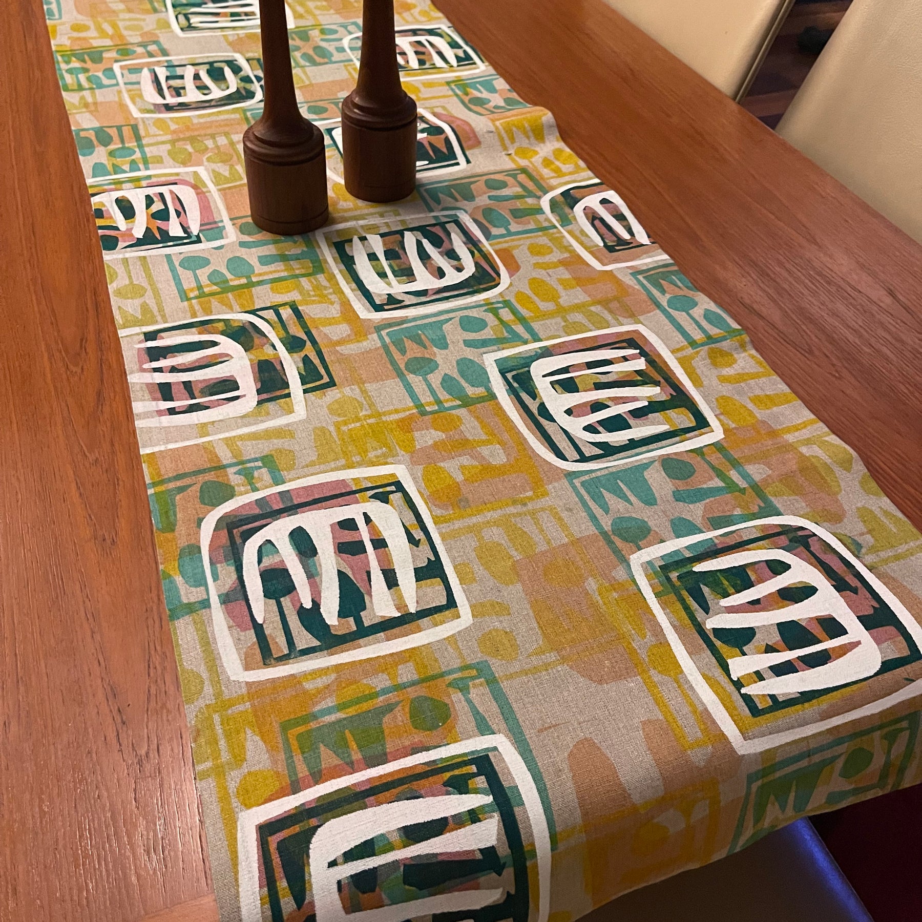 Table runner - white on turquoise motif