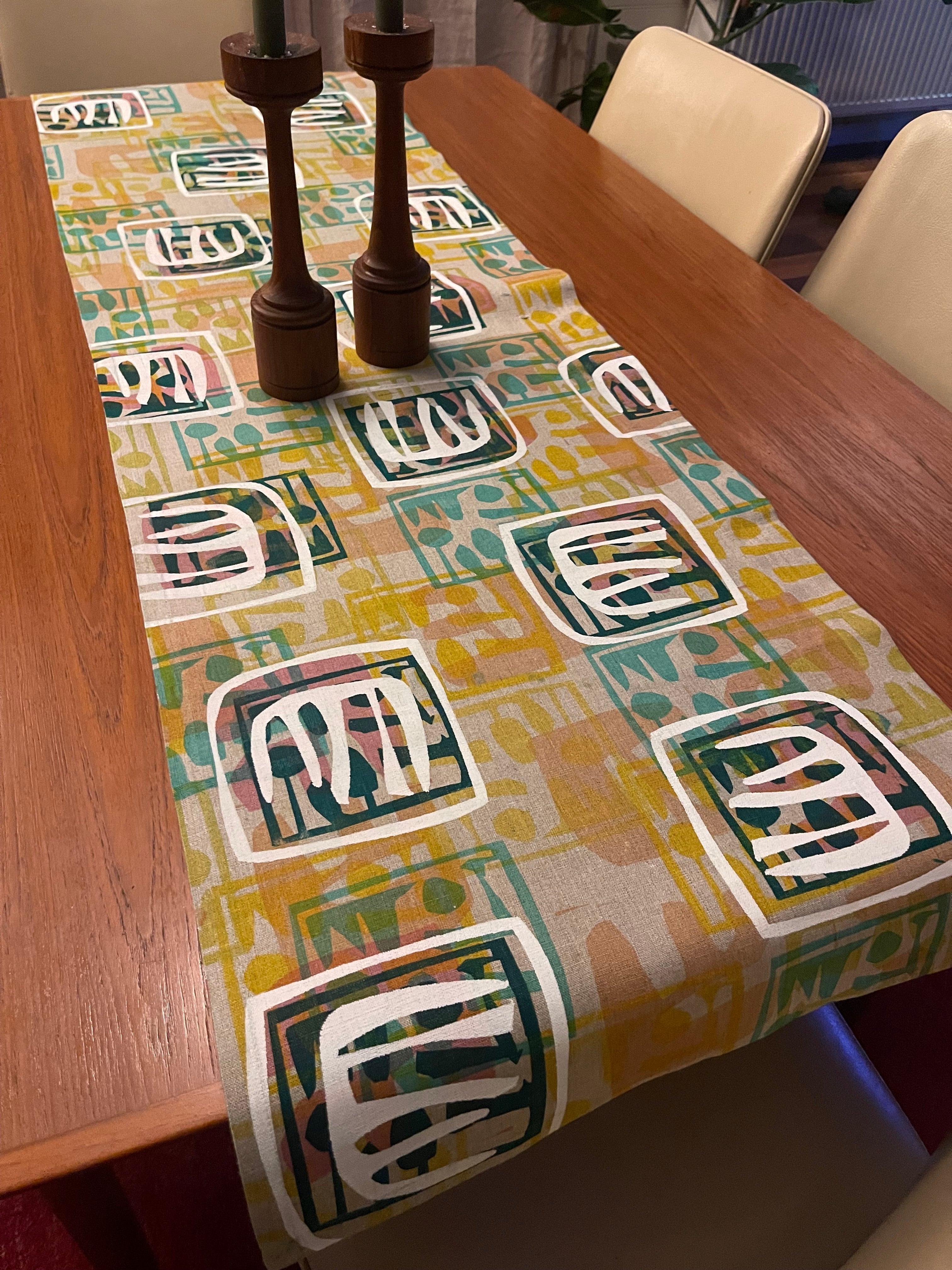 Table runner - white on turquoise motif