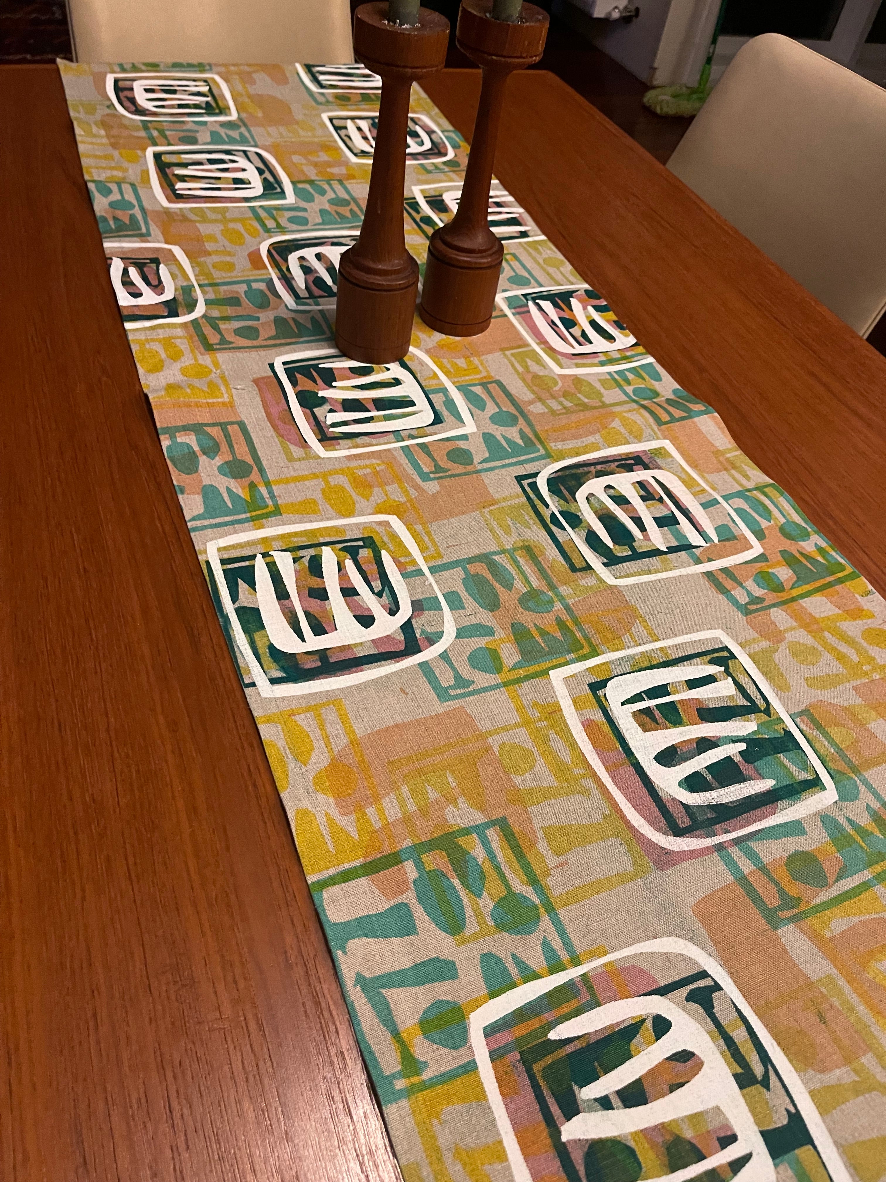 Table runner - white on turquoise motif
