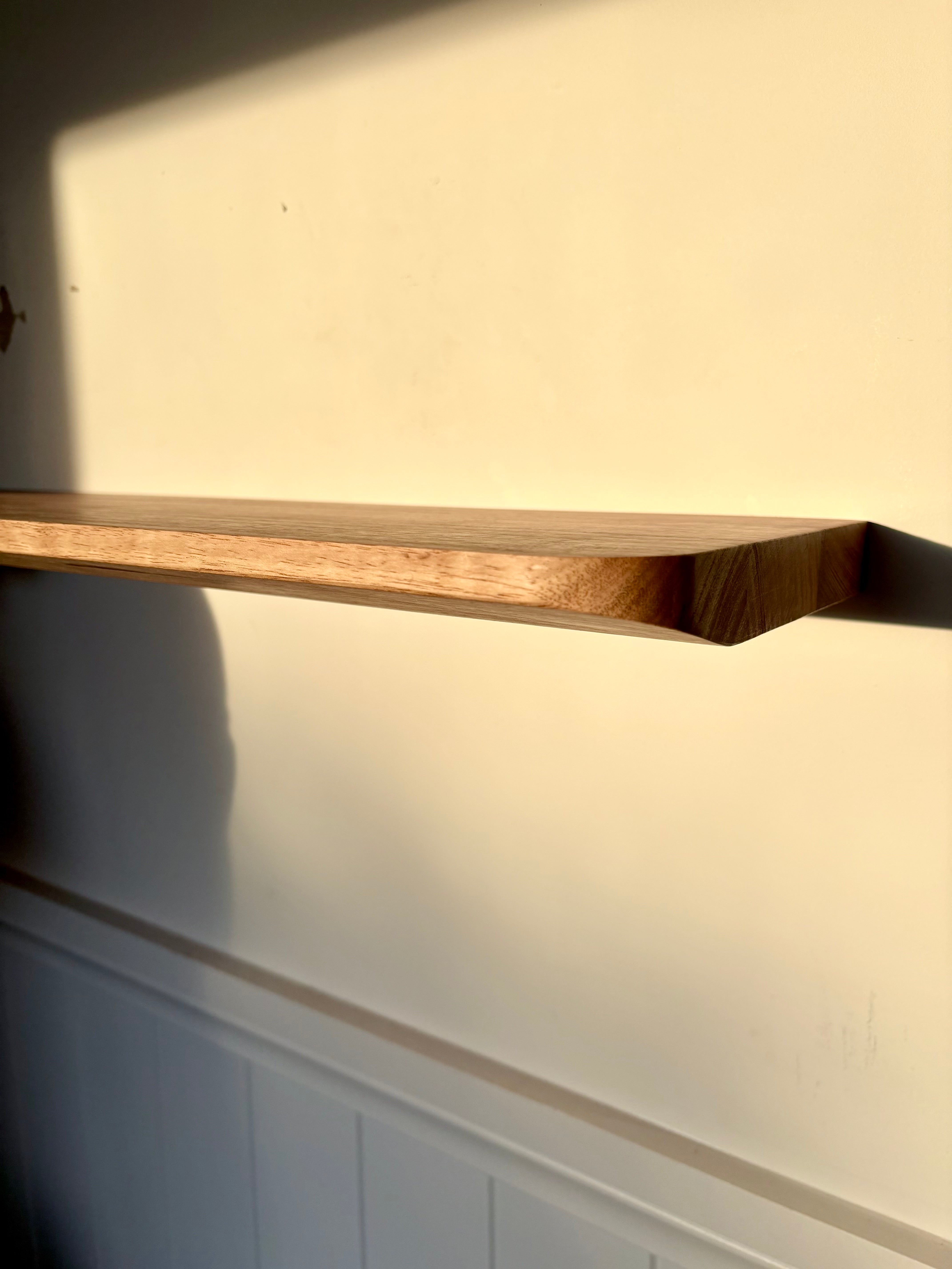 Tasmanian oak Floating shelf 900mm