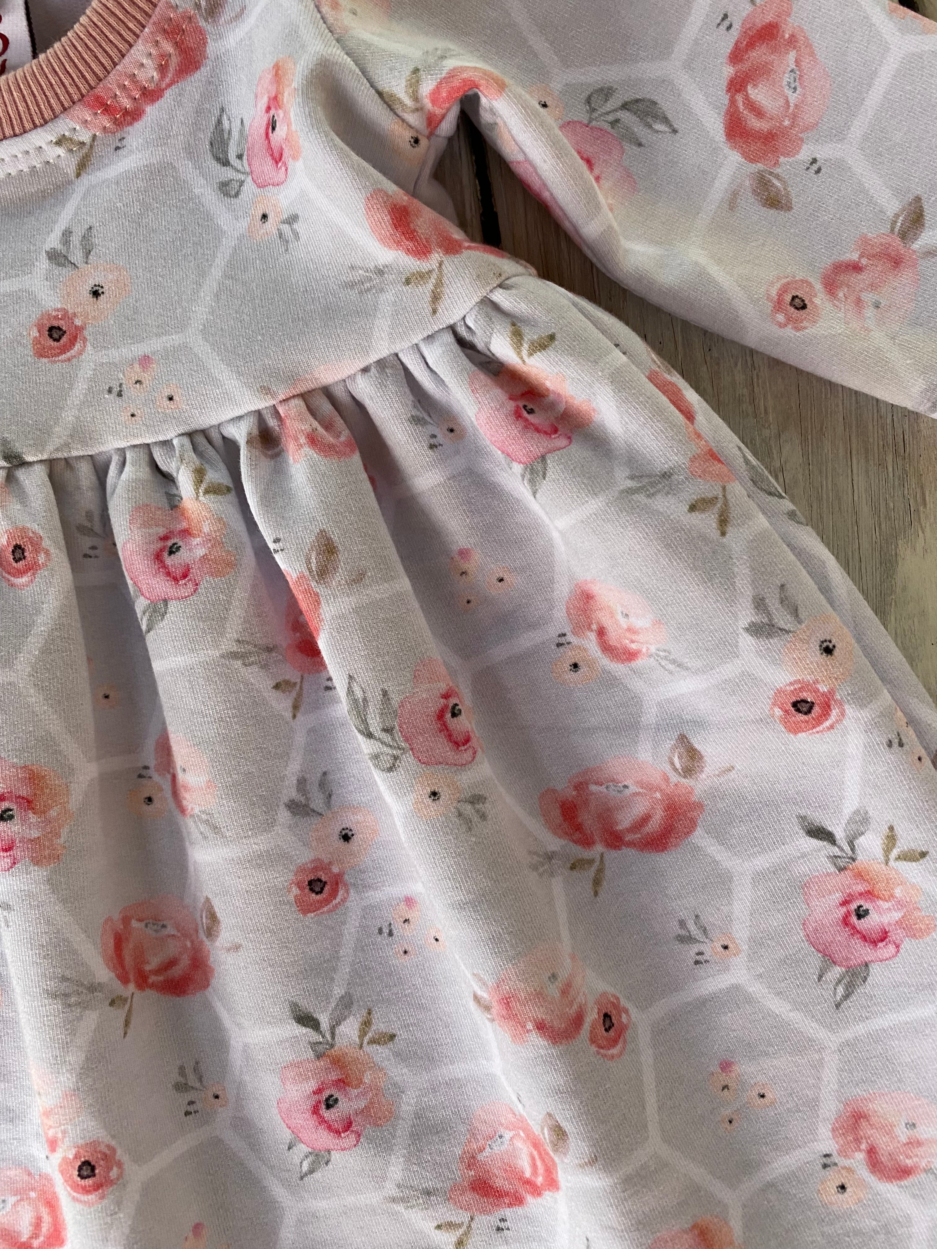Babies floral dress size 000