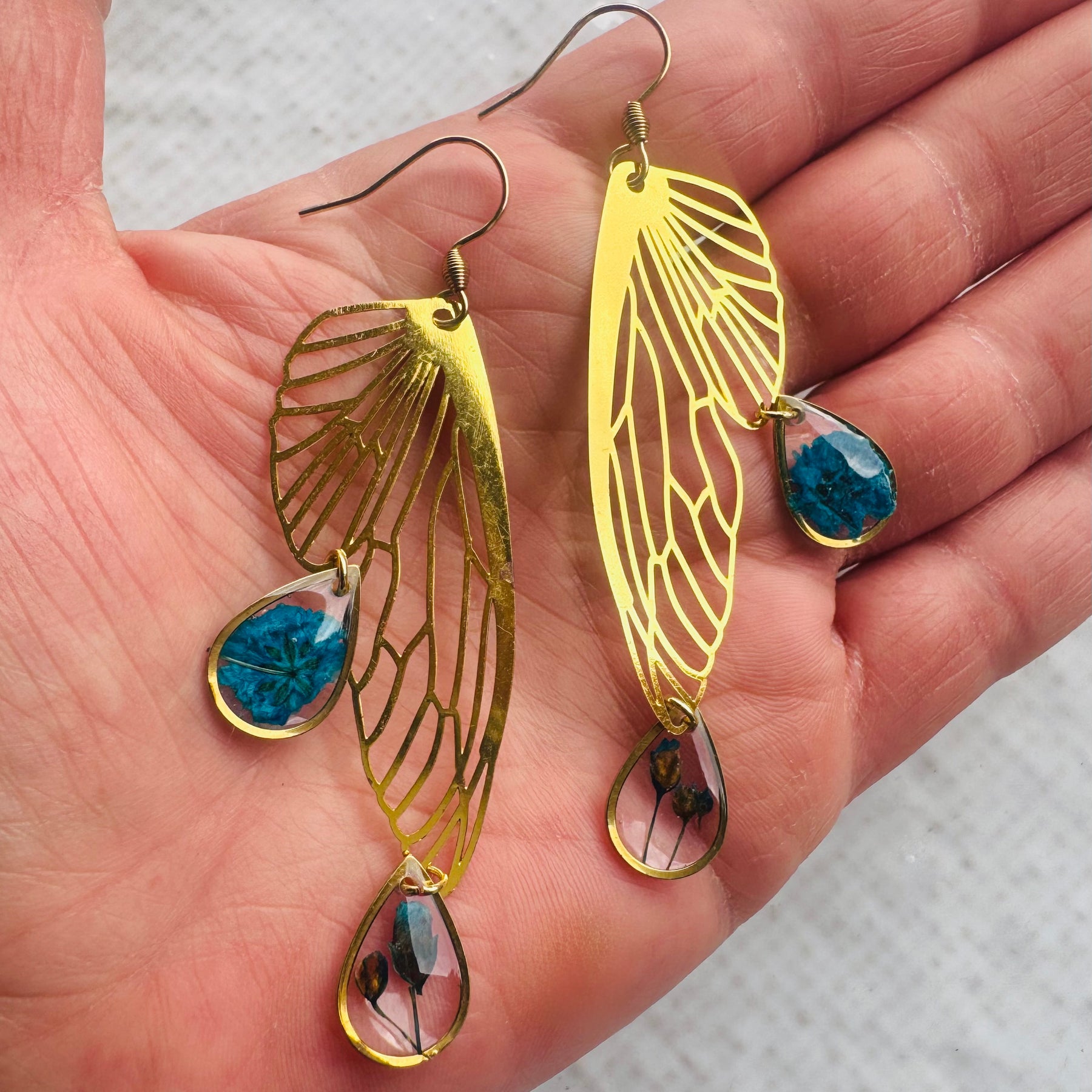 Butterfly resin earring with blue pressed flowers
