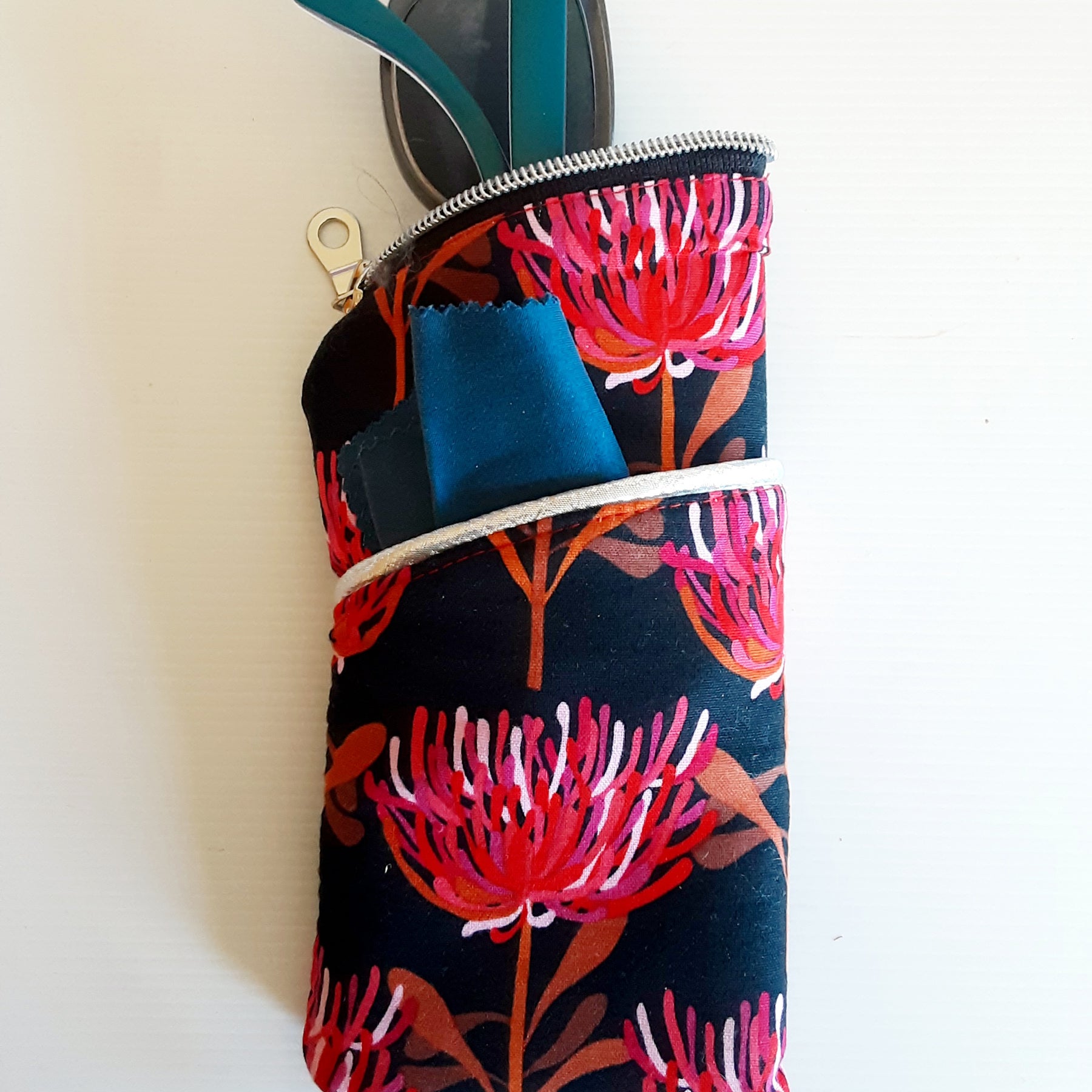 Handmade Padded Sunglass Case, Zippered Eyeglass Pouch, Aussie Floral print