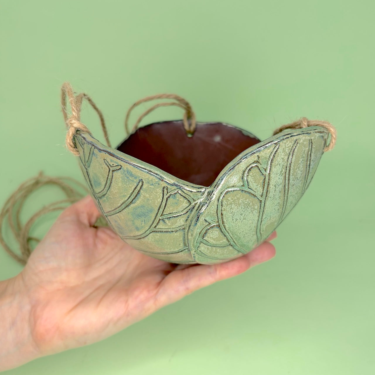 Ceramic dome hanging pot leaf design