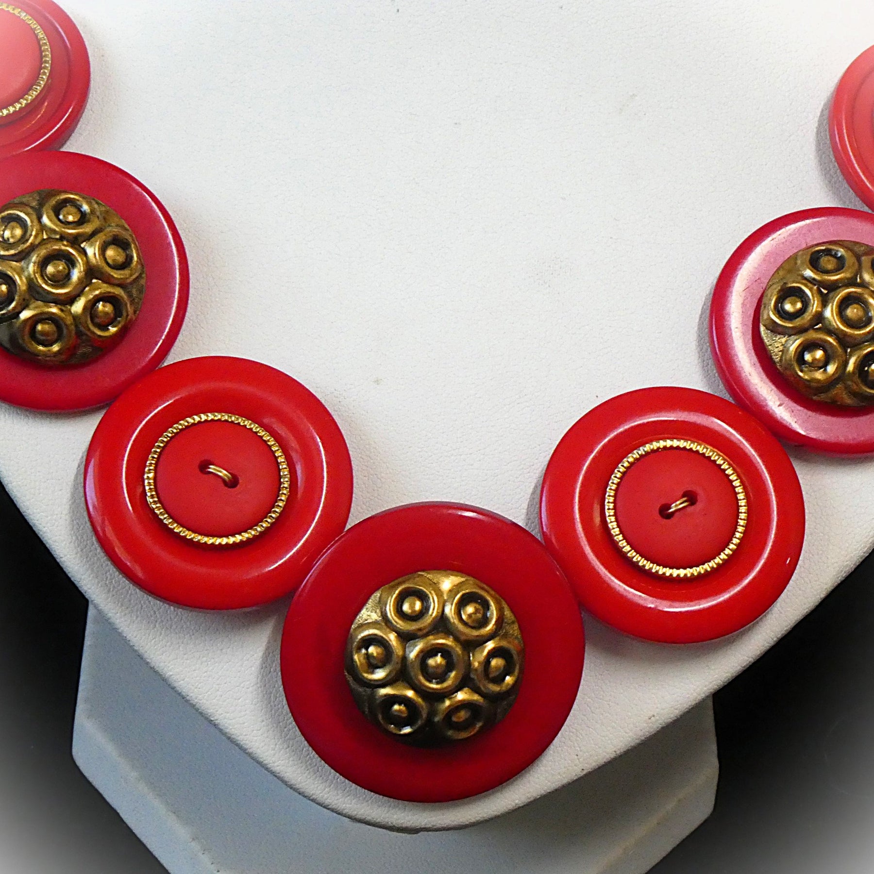 Button necklace - Regal Red