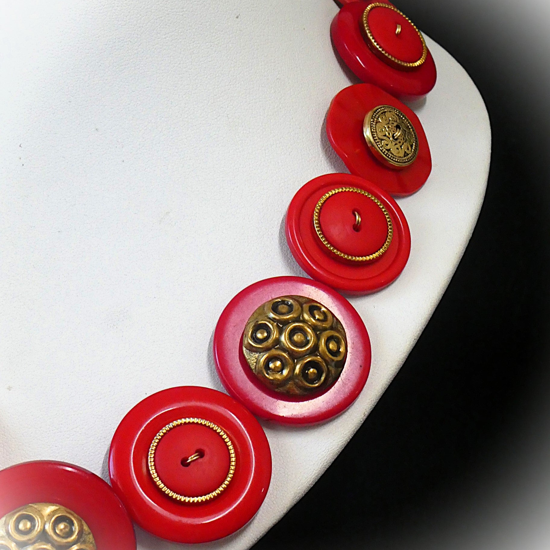 Button necklace - Regal Red