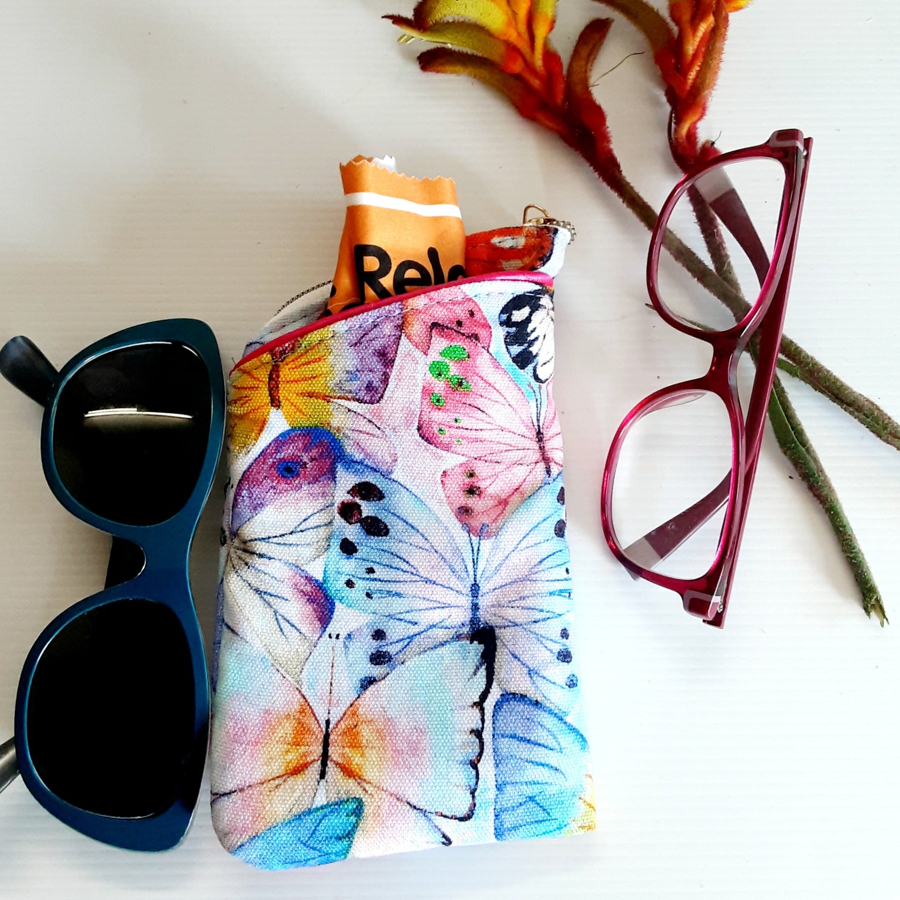 Double pocket eyeglass/sunglass case.