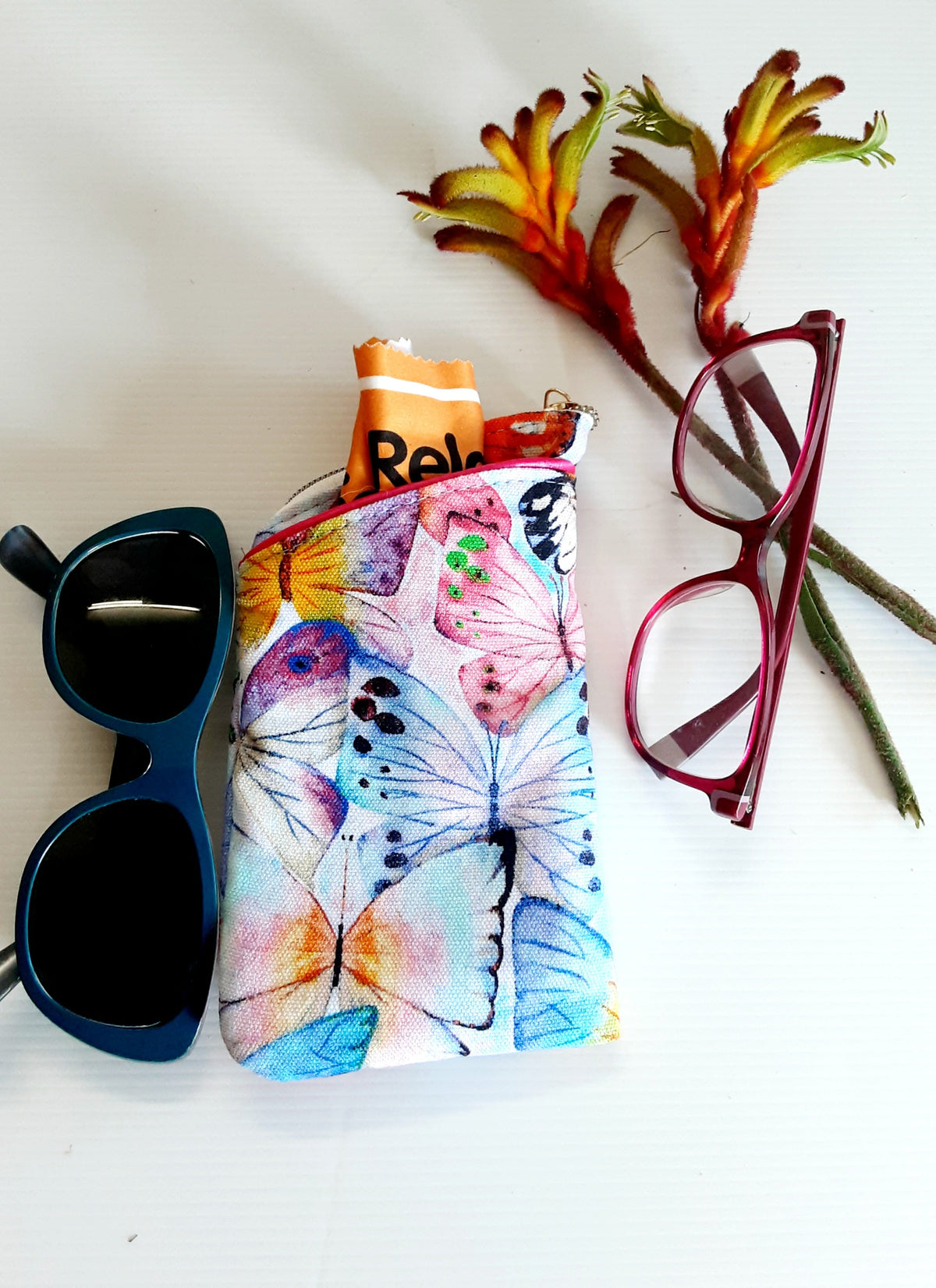 Double pocket eyeglass/sunglass case.