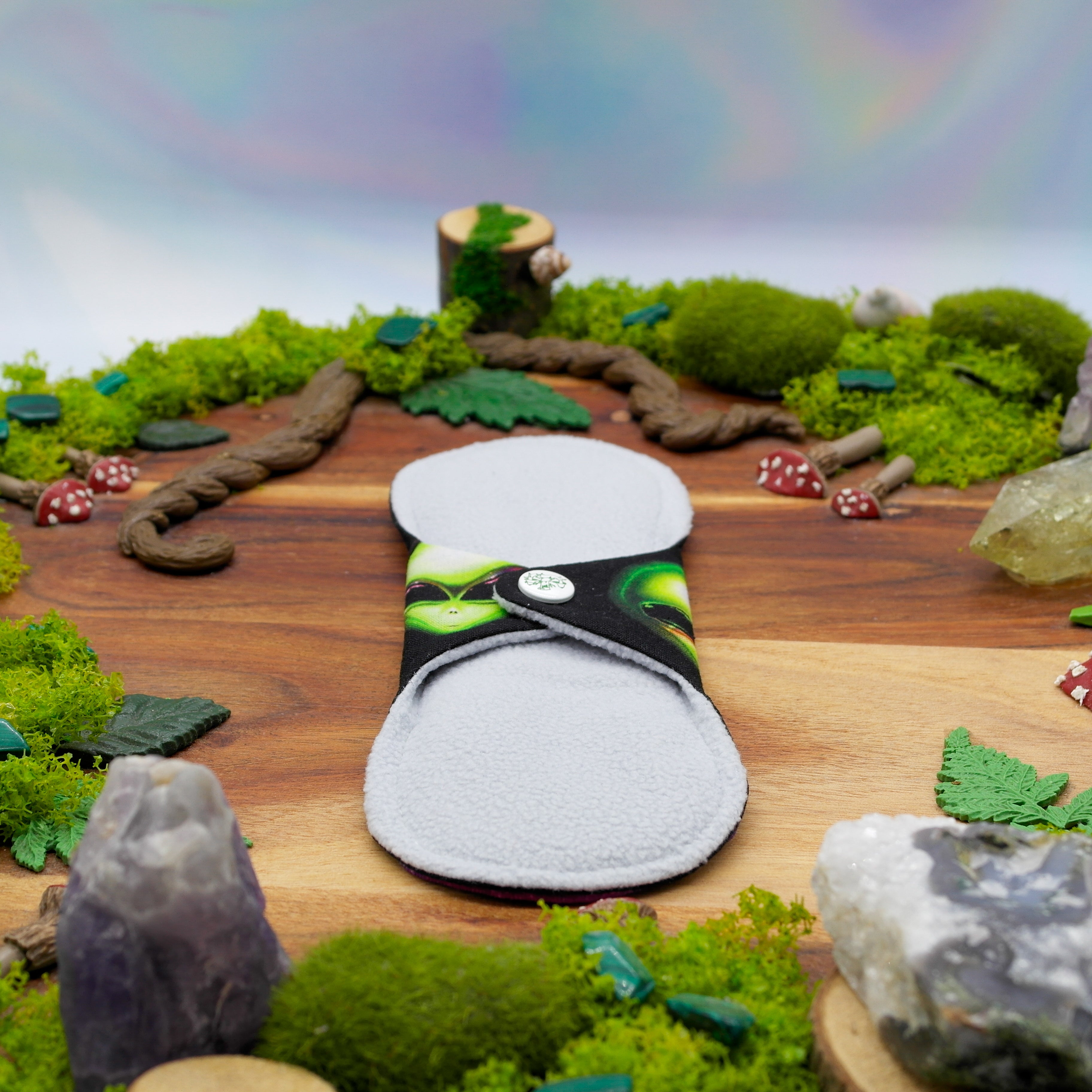 OOAK period cloth pad 8" Heavy (mishmash) - close encounters