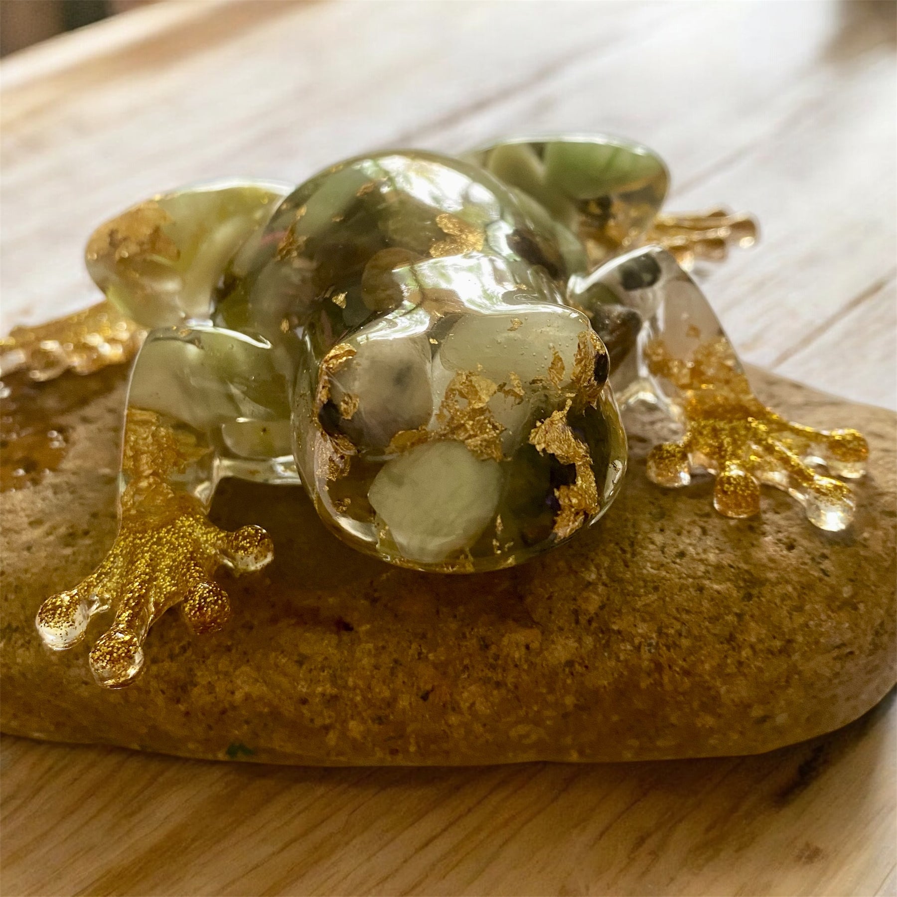 Gold Ripple Green River Pebble Frog