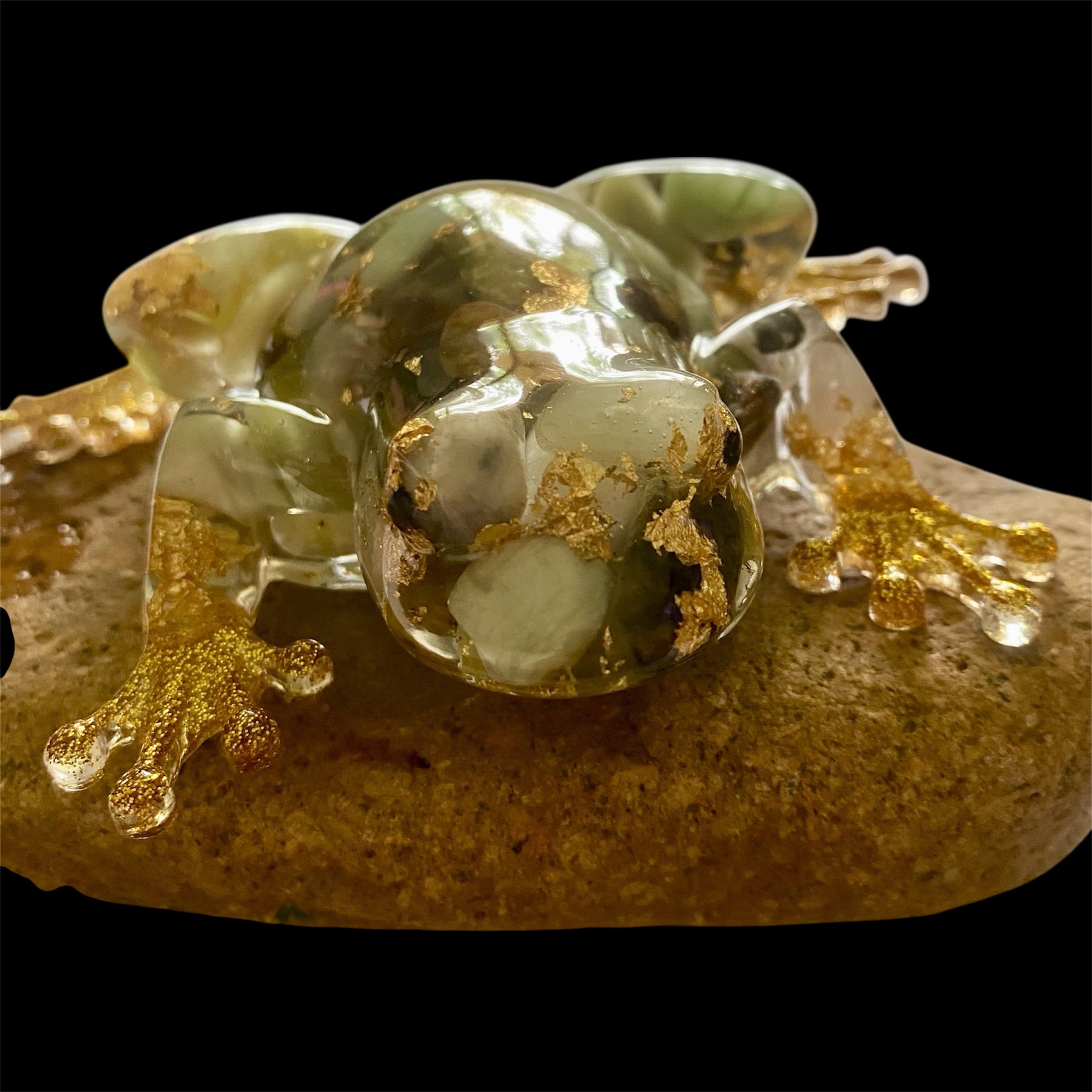 Gold Ripple Green River Pebble Frog