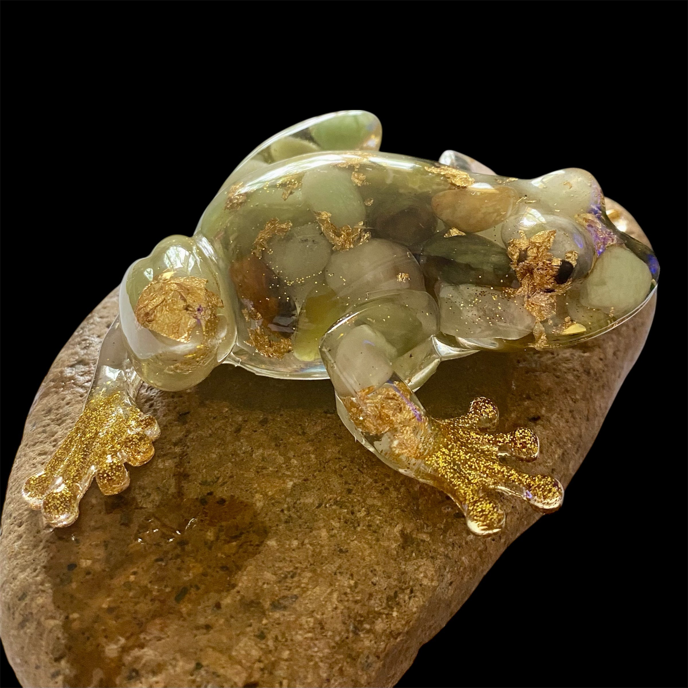 Gold Ripple Green River Pebble Frog