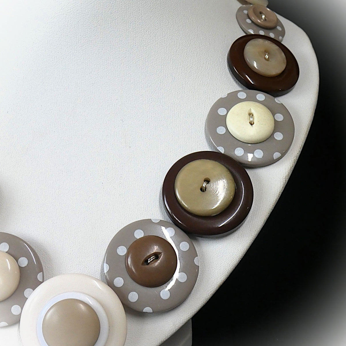 Button necklace - Cafe Latte
