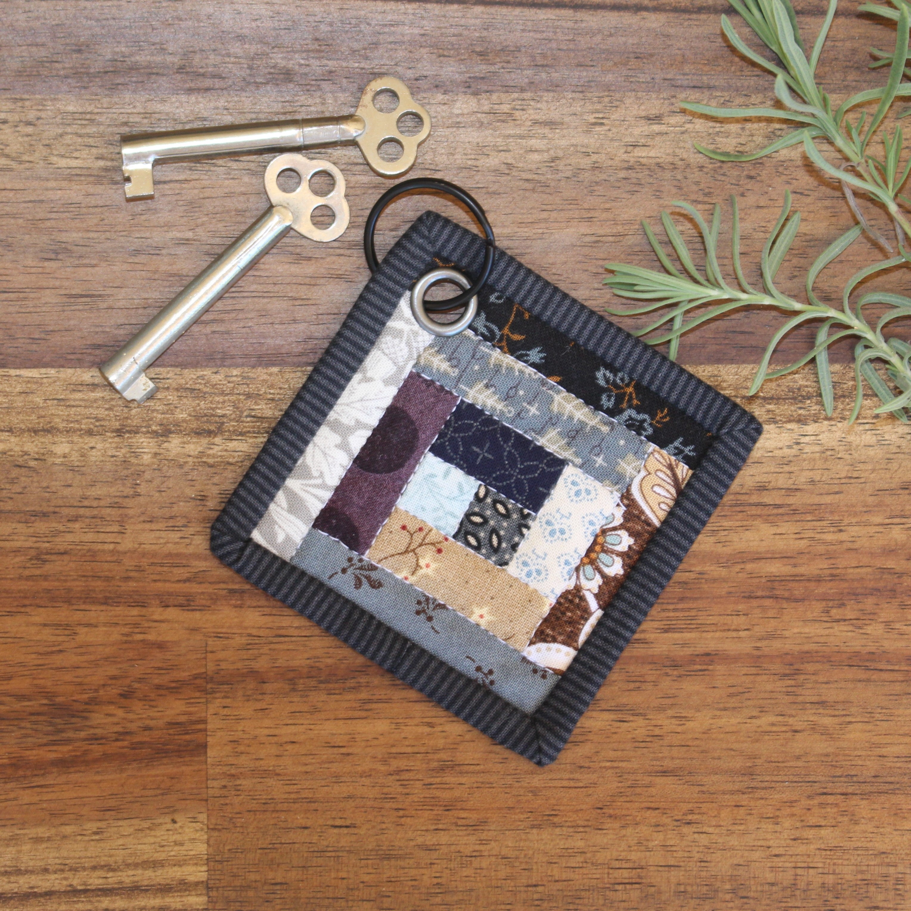 Patchwork Quilted Log Cabin Keyring 2