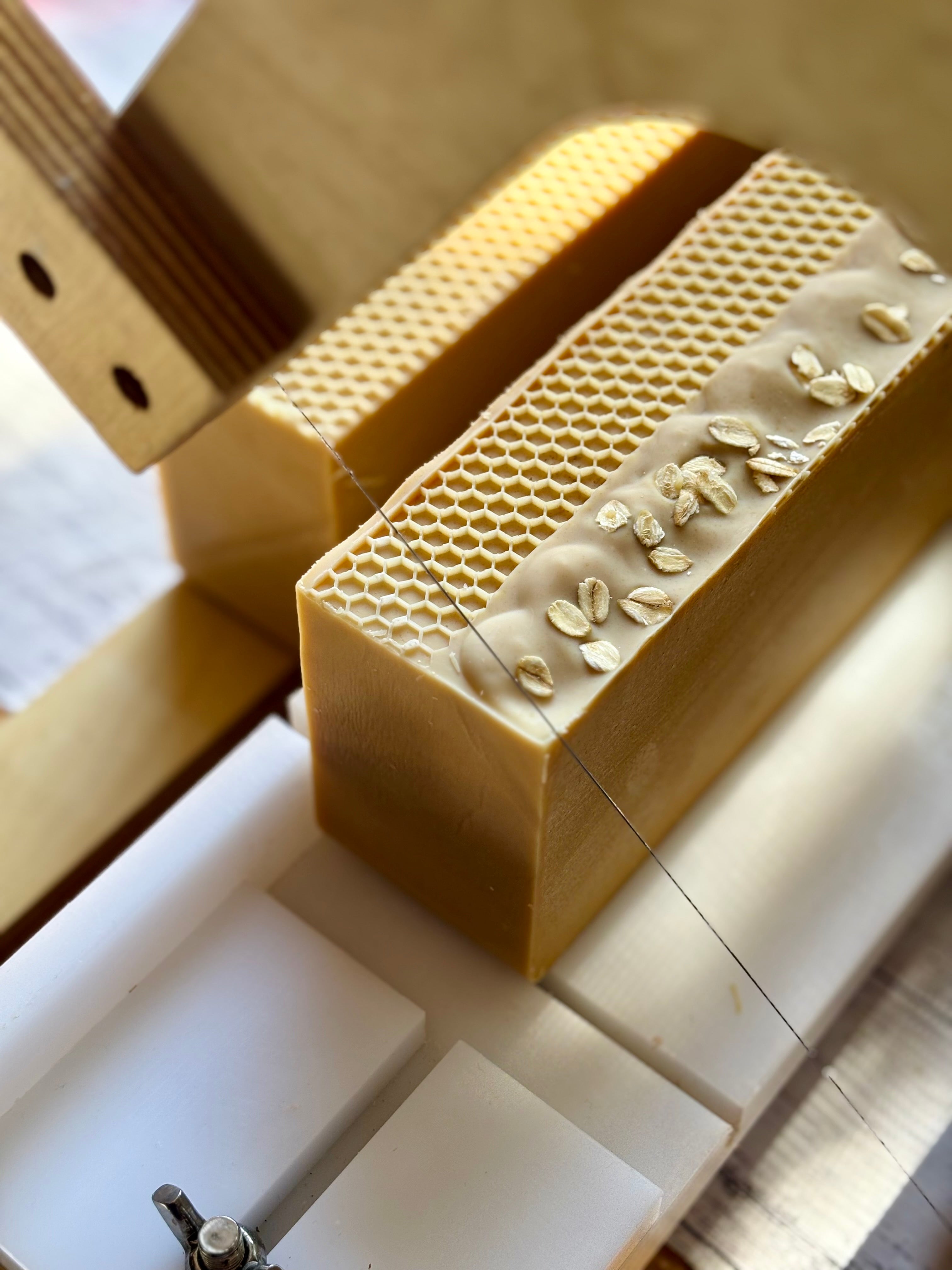Goatsmilk, Oats and Honey | Handcrafted Natural Soap Bar