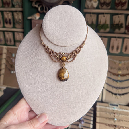 Macrame Filigree Choker Collier with Gemstone Drop