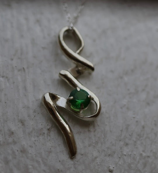 Stunning Emerald pendant in 925 silver