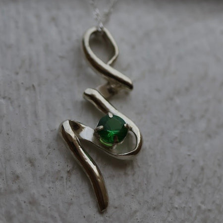Stunning Emerald pendant in 925 silver
