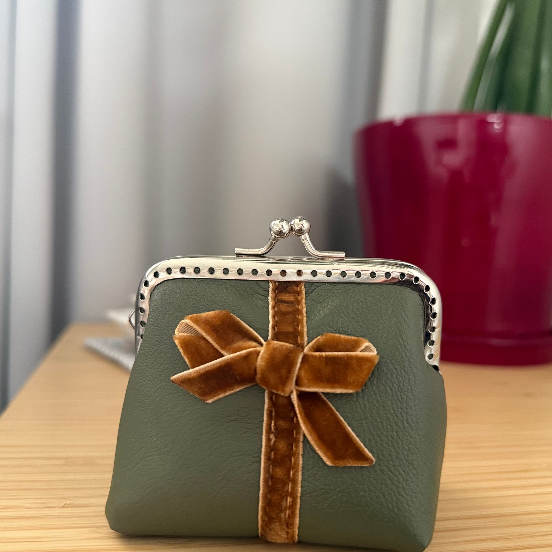 Coin purse with bow accent